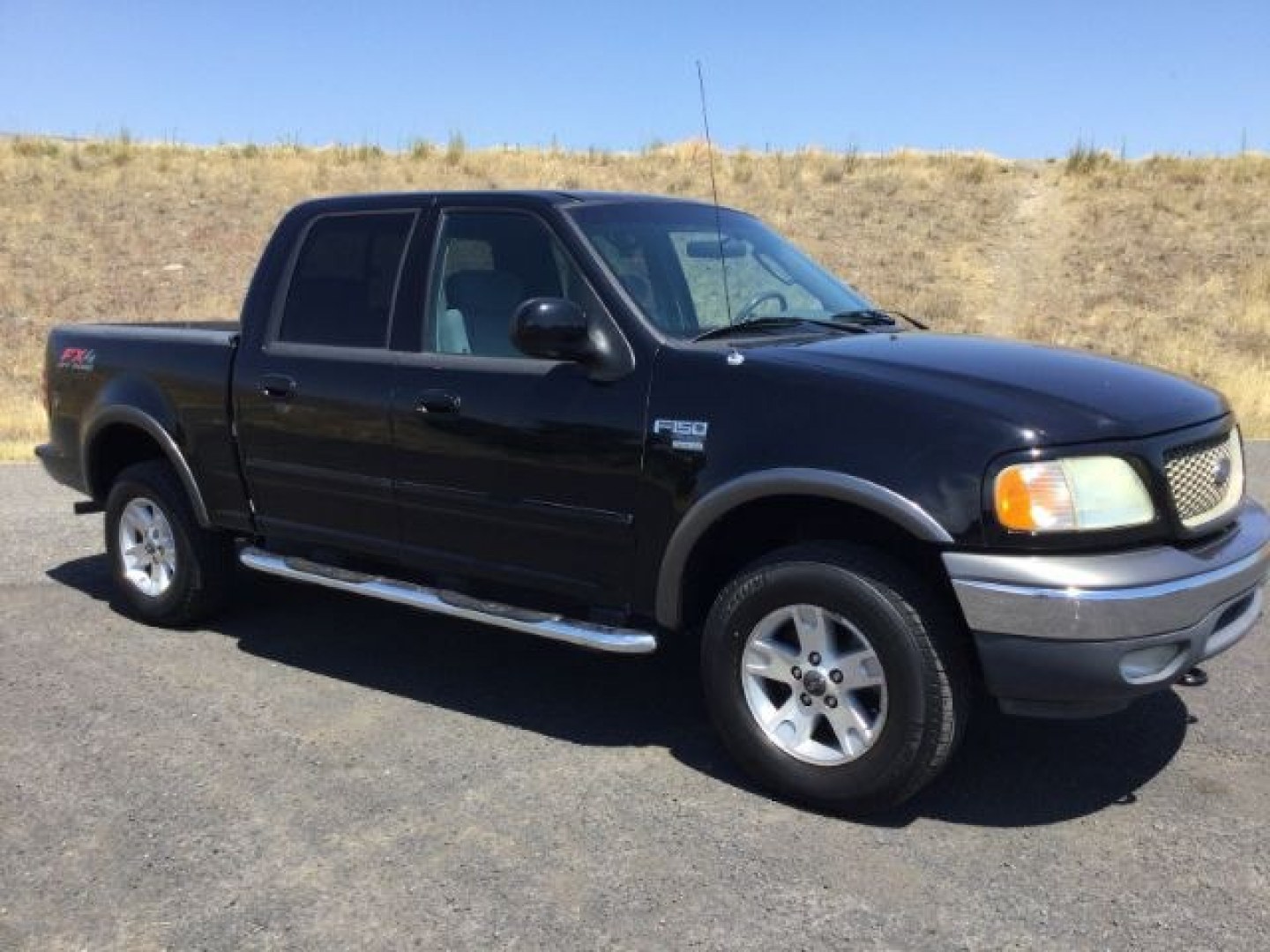 2003 Black Clearcoat /Medium Graphite Ford F-150 XLT (1FTRW08LX3K) with an Triton 5.4L V-8 regular unleaded engine, automatic transmission, located at 1801 Main Street, Lewiston, 83501, (208) 743-9371, 46.417065, -117.004799- Photo#1