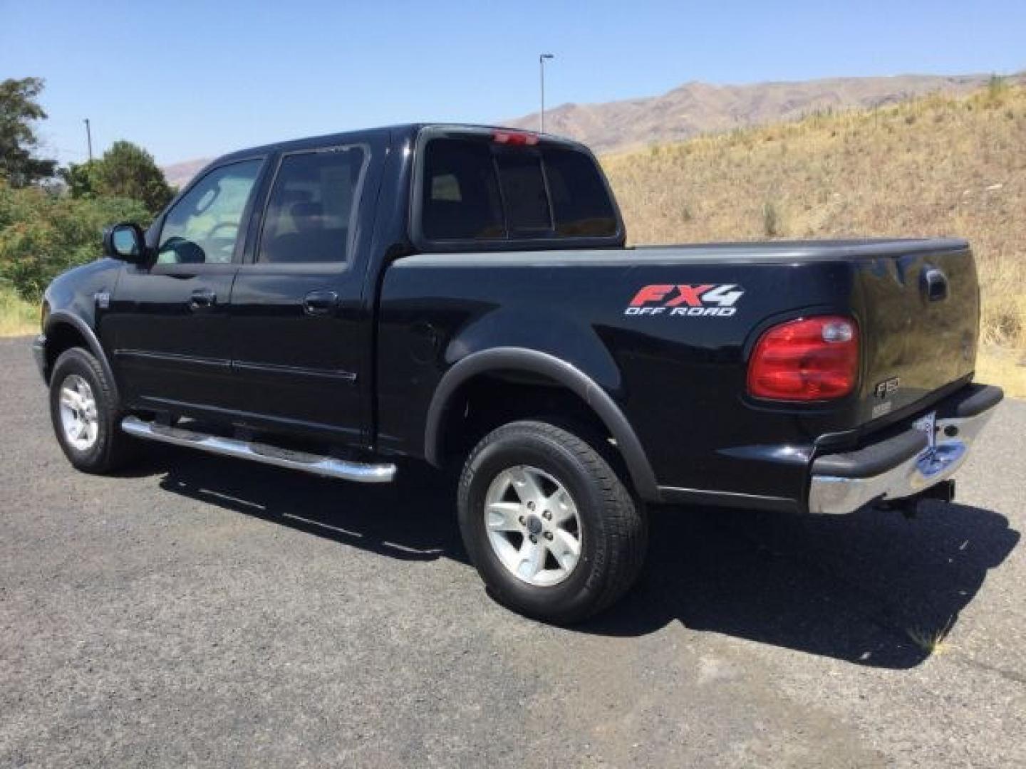 2003 Black Clearcoat /Medium Graphite Ford F-150 XLT (1FTRW08LX3K) with an Triton 5.4L V-8 regular unleaded engine, automatic transmission, located at 1801 Main Street, Lewiston, 83501, (208) 743-9371, 46.417065, -117.004799- Photo#7