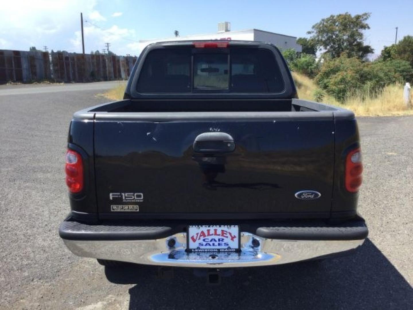 2003 Black Clearcoat /Medium Graphite Ford F-150 XLT (1FTRW08LX3K) with an Triton 5.4L V-8 regular unleaded engine, automatic transmission, located at 1801 Main Street, Lewiston, 83501, (208) 743-9371, 46.417065, -117.004799- Photo#8