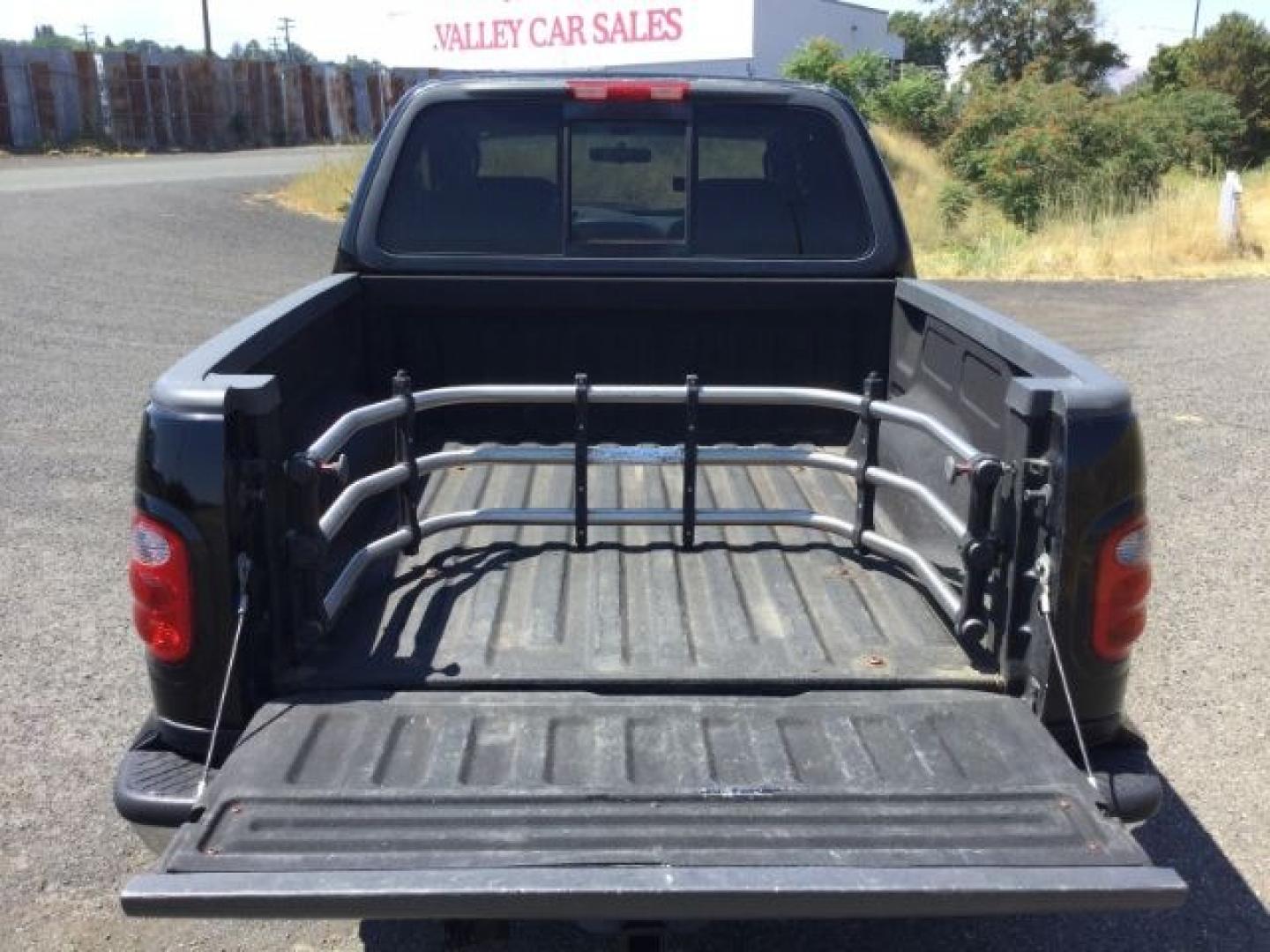 2003 Black Clearcoat /Medium Graphite Ford F-150 XLT (1FTRW08LX3K) with an Triton 5.4L V-8 regular unleaded engine, automatic transmission, located at 1801 Main Street, Lewiston, 83501, (208) 743-9371, 46.417065, -117.004799- Photo#9