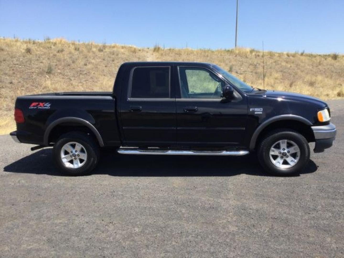 2003 Black Clearcoat /Medium Graphite Ford F-150 XLT (1FTRW08LX3K) with an Triton 5.4L V-8 regular unleaded engine, automatic transmission, located at 1801 Main Street, Lewiston, 83501, (208) 743-9371, 46.417065, -117.004799- Photo#15