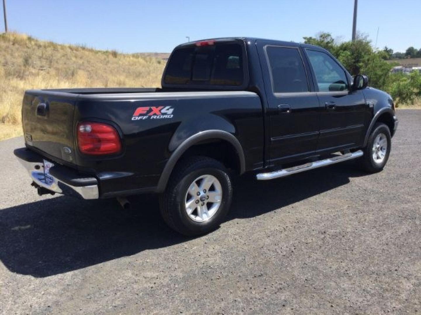 2003 Black Clearcoat /Medium Graphite Ford F-150 XLT (1FTRW08LX3K) with an Triton 5.4L V-8 regular unleaded engine, automatic transmission, located at 1801 Main Street, Lewiston, 83501, (208) 743-9371, 46.417065, -117.004799- Photo#16