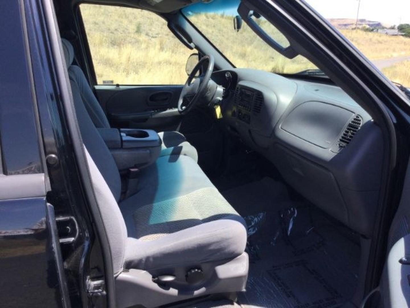 2003 Black Clearcoat /Medium Graphite Ford F-150 XLT (1FTRW08LX3K) with an Triton 5.4L V-8 regular unleaded engine, automatic transmission, located at 1801 Main Street, Lewiston, 83501, (208) 743-9371, 46.417065, -117.004799- Photo#18