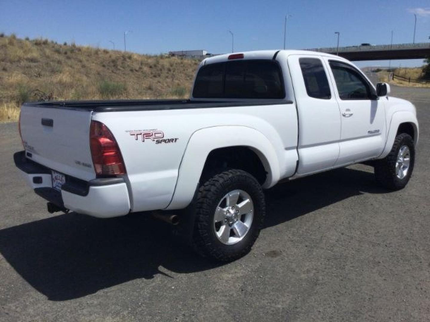 2008 Super White /Graphite Toyota Tacoma Base V6 (5TEUU42N78Z) with an 4L V-6 DOHC engine, 5-Speed Automatic transmission, located at 1801 Main Street, Lewiston, 83501, (208) 743-9371, 46.417065, -117.004799- Photo#3
