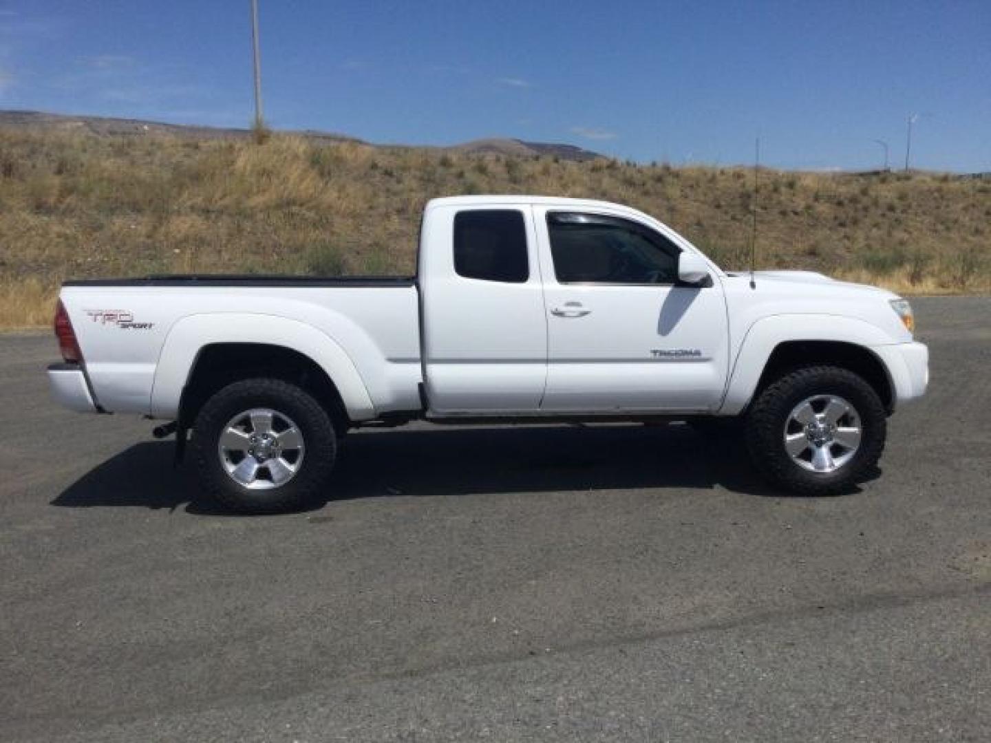 2008 Super White /Graphite Toyota Tacoma Base V6 (5TEUU42N78Z) with an 4L V-6 DOHC engine, 5-Speed Automatic transmission, located at 1801 Main Street, Lewiston, 83501, (208) 743-9371, 46.417065, -117.004799- Photo#6