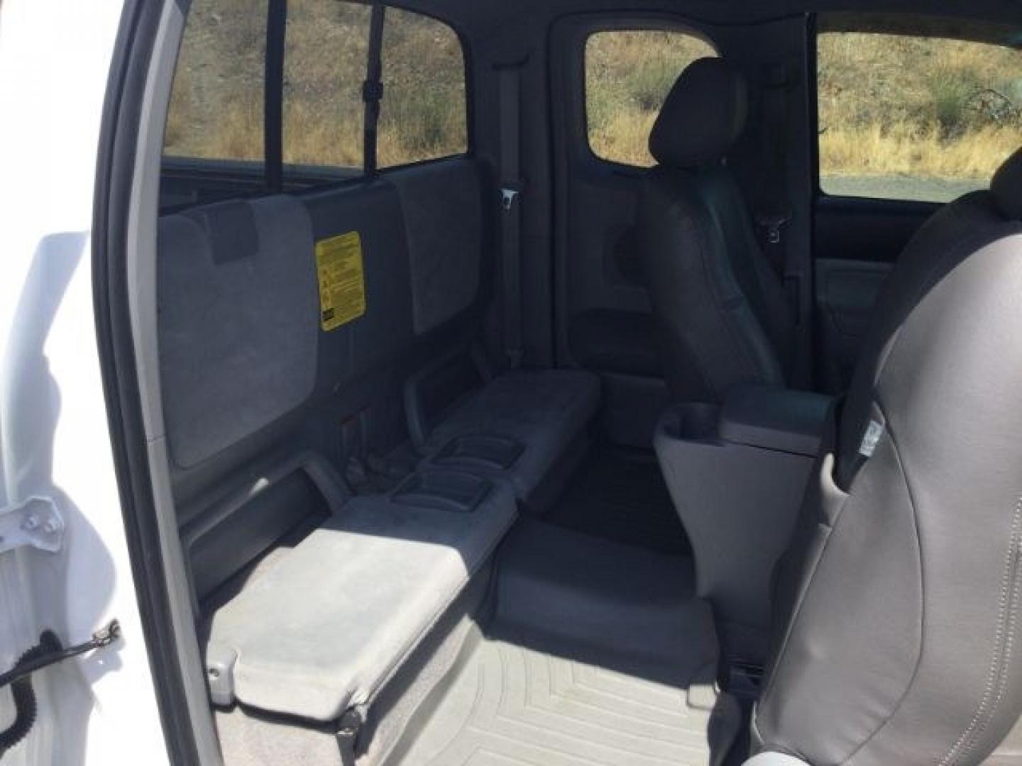 2008 Super White /Graphite Toyota Tacoma Base V6 (5TEUU42N78Z) with an 4L V-6 DOHC engine, 5-Speed Automatic transmission, located at 1801 Main Street, Lewiston, 83501, (208) 743-9371, 46.417065, -117.004799- Photo#8