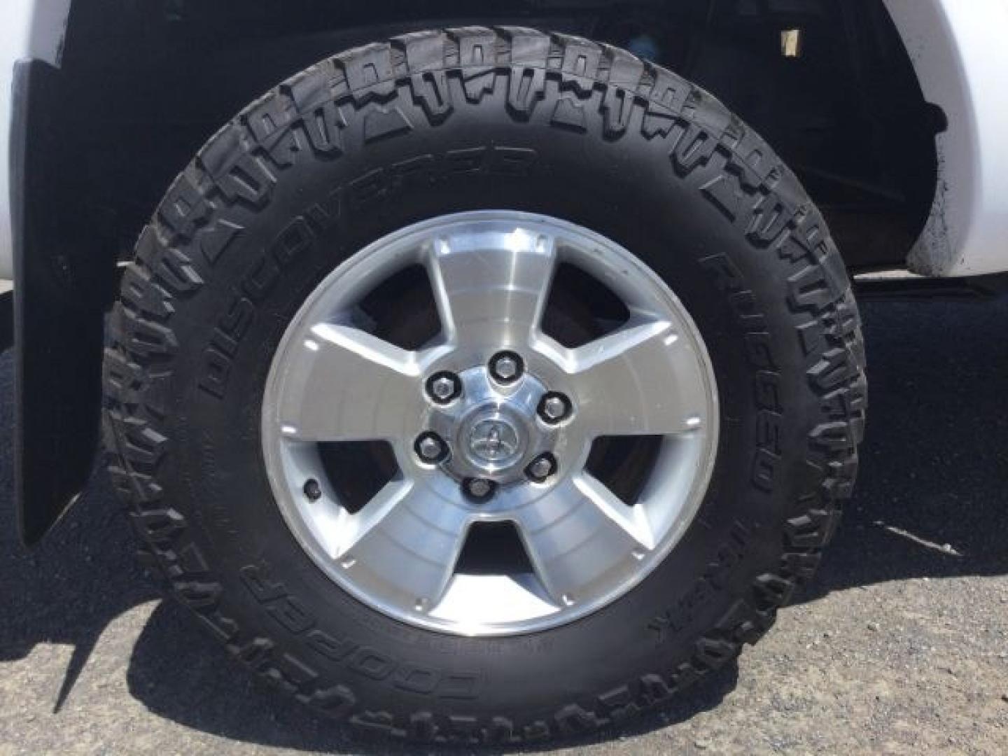 2008 Super White /Graphite Toyota Tacoma Base V6 (5TEUU42N78Z) with an 4L V-6 DOHC engine, 5-Speed Automatic transmission, located at 1801 Main Street, Lewiston, 83501, (208) 743-9371, 46.417065, -117.004799- Photo#9