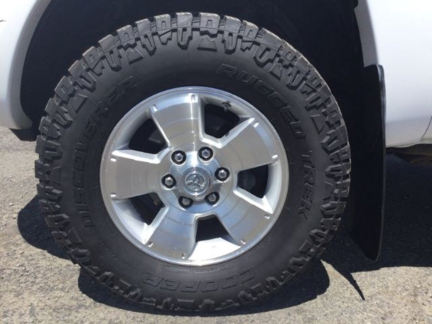 2008 Super White /Graphite Toyota Tacoma Base V6 (5TEUU42N78Z) with an 4L V-6 DOHC engine, 5-Speed Automatic transmission, located at 1801 Main Street, Lewiston, 83501, (208) 743-9371, 46.417065, -117.004799- Photo#19