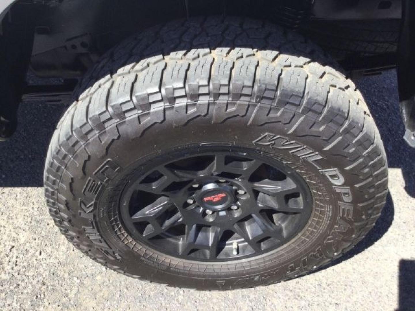 2016 Silver Sky Metallic /Graphite w/Gun Metal Toyota Tacoma TRD Sport Crew Cab 5.5ft bed (3TMCZ5AN4GM) with an 3.5L V-6 port/direct injection engine, 6-Speed Automatic transmission, located at 1801 Main Street, Lewiston, 83501, (208) 743-9371, 46.417065, -117.004799- Photo#13