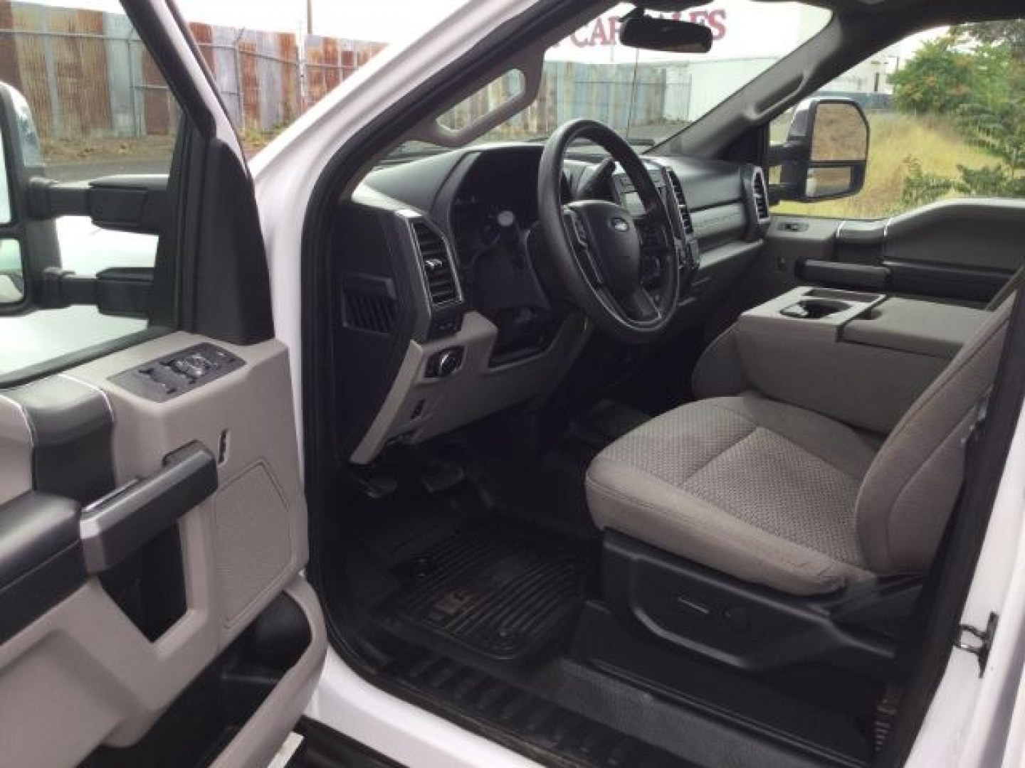2020 Oxford White /Medium Earth Gray Ford F-350 XLT (1FT8W3B64LE) with an 6.2L V-8 variable valve control engine, 10 speed automatic transmission, located at 1801 Main Street, Lewiston, 83501, (208) 743-9371, 46.417065, -117.004799- Photo#3
