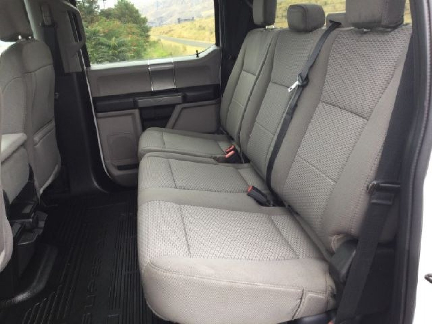 2020 Oxford White /Medium Earth Gray Ford F-350 XLT (1FT8W3B64LE) with an 6.2L V-8 variable valve control engine, 10 speed automatic transmission, located at 1801 Main Street, Lewiston, 83501, (208) 743-9371, 46.417065, -117.004799- Photo#5
