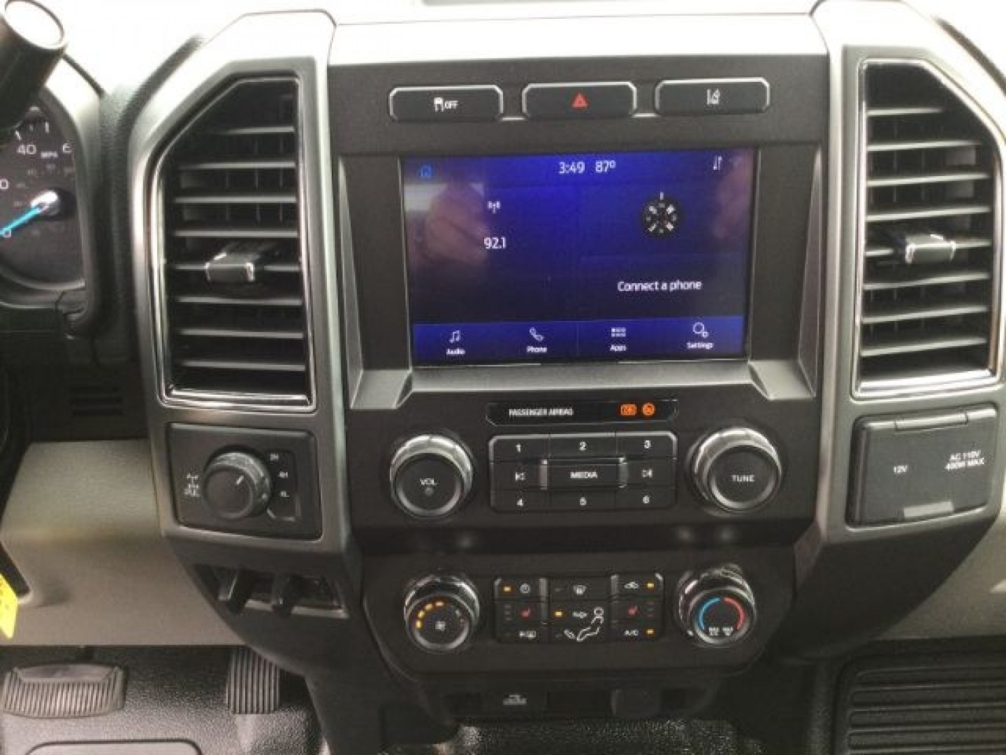 2020 Oxford White /Medium Earth Gray Ford F-350 XLT (1FT8W3B64LE) with an 6.2L V-8 variable valve control engine, 10 speed automatic transmission, located at 1801 Main Street, Lewiston, 83501, (208) 743-9371, 46.417065, -117.004799- Photo#6