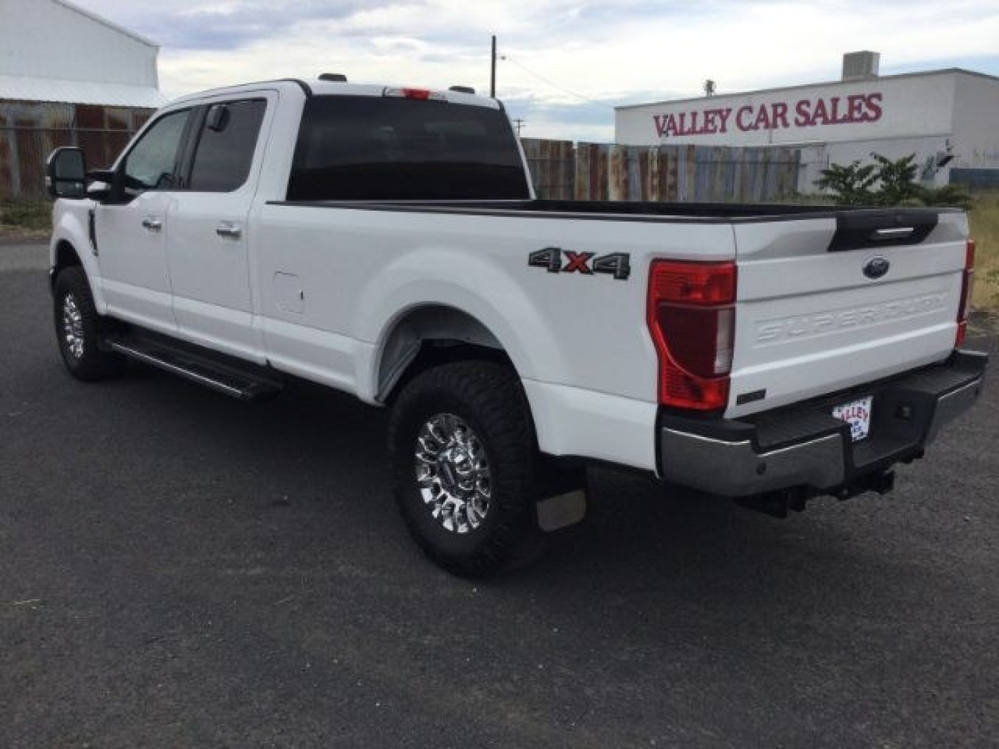 2020 Oxford White /Medium Earth Gray Ford F-350 XLT (1FT8W3B64LE) with an 6.2L V-8 variable valve control engine, 10 speed automatic transmission, located at 1801 Main Street, Lewiston, 83501, (208) 743-9371, 46.417065, -117.004799- Photo#7