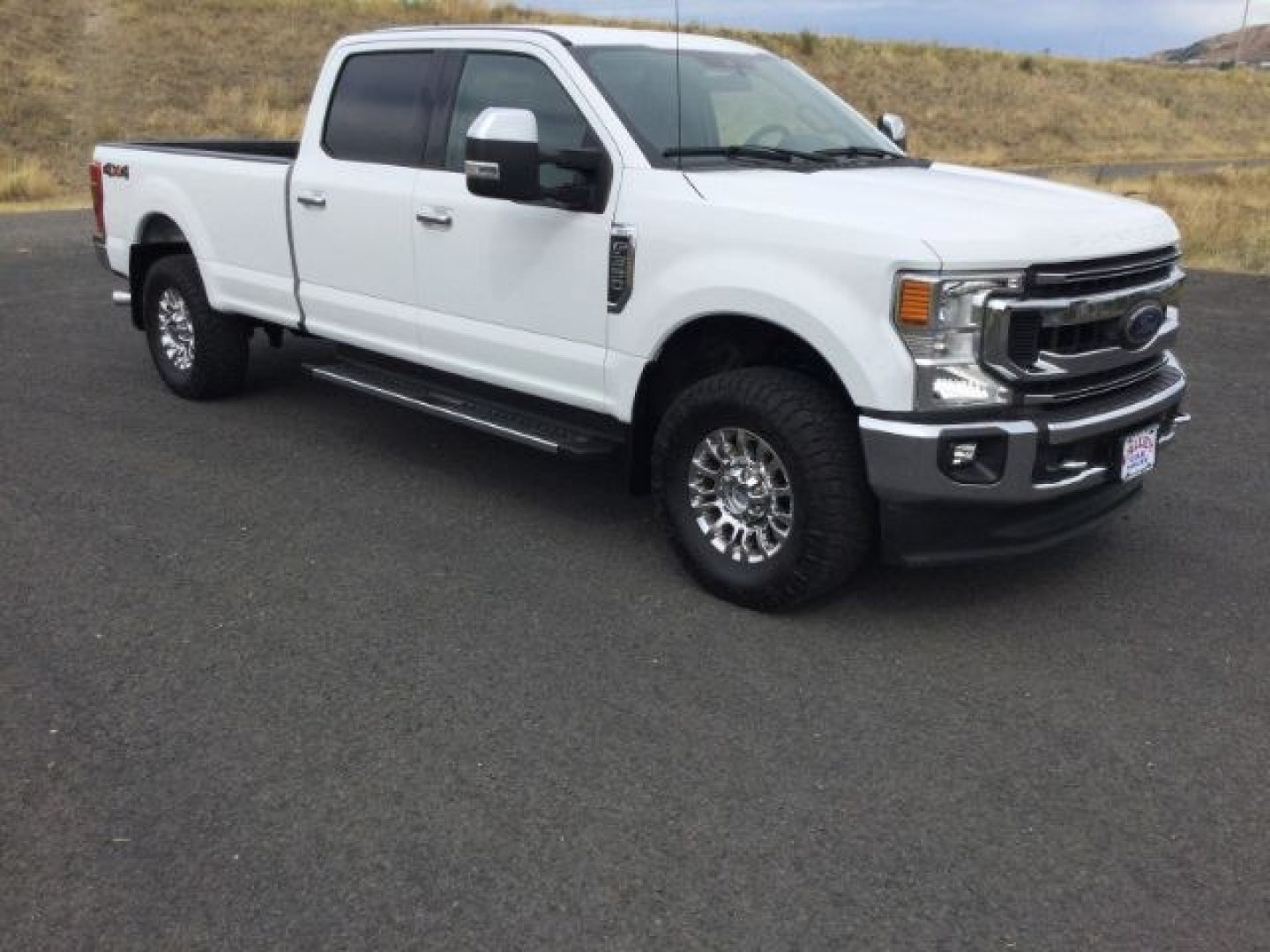 2020 Oxford White /Medium Earth Gray Ford F-350 XLT (1FT8W3B64LE) with an 6.2L V-8 variable valve control engine, 10 speed automatic transmission, located at 1801 Main Street, Lewiston, 83501, (208) 743-9371, 46.417065, -117.004799- Photo#11