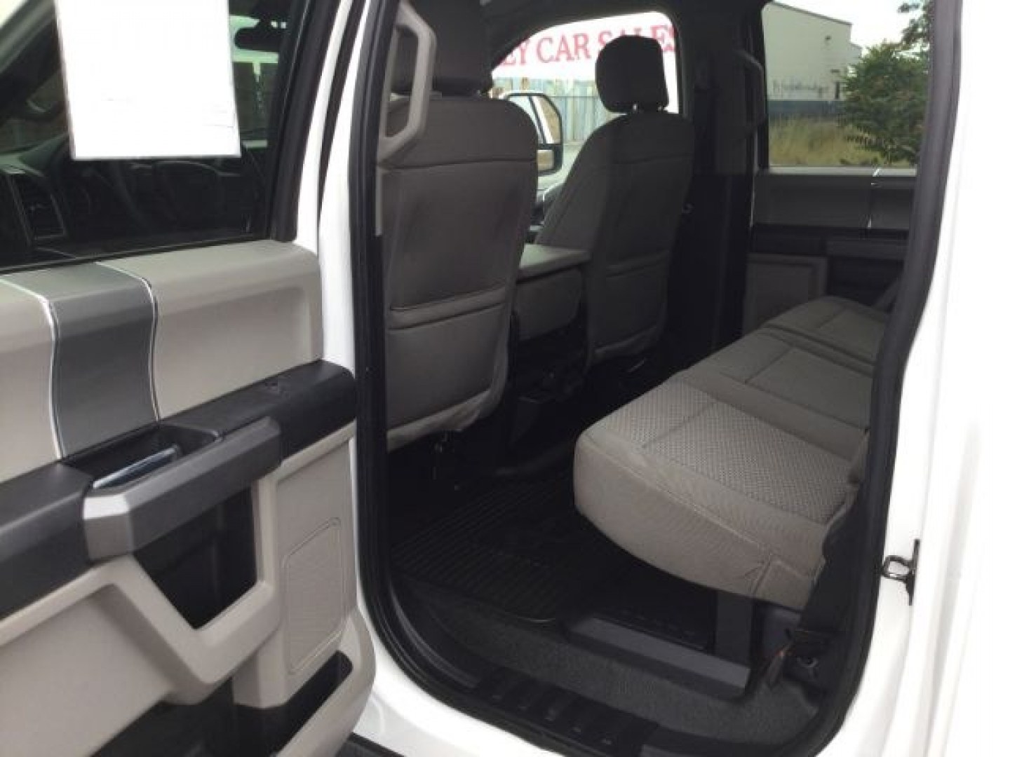 2020 Oxford White /Medium Earth Gray Ford F-350 XLT (1FT8W3B64LE) with an 6.2L V-8 variable valve control engine, 10 speed automatic transmission, located at 1801 Main Street, Lewiston, 83501, (208) 743-9371, 46.417065, -117.004799- Photo#13