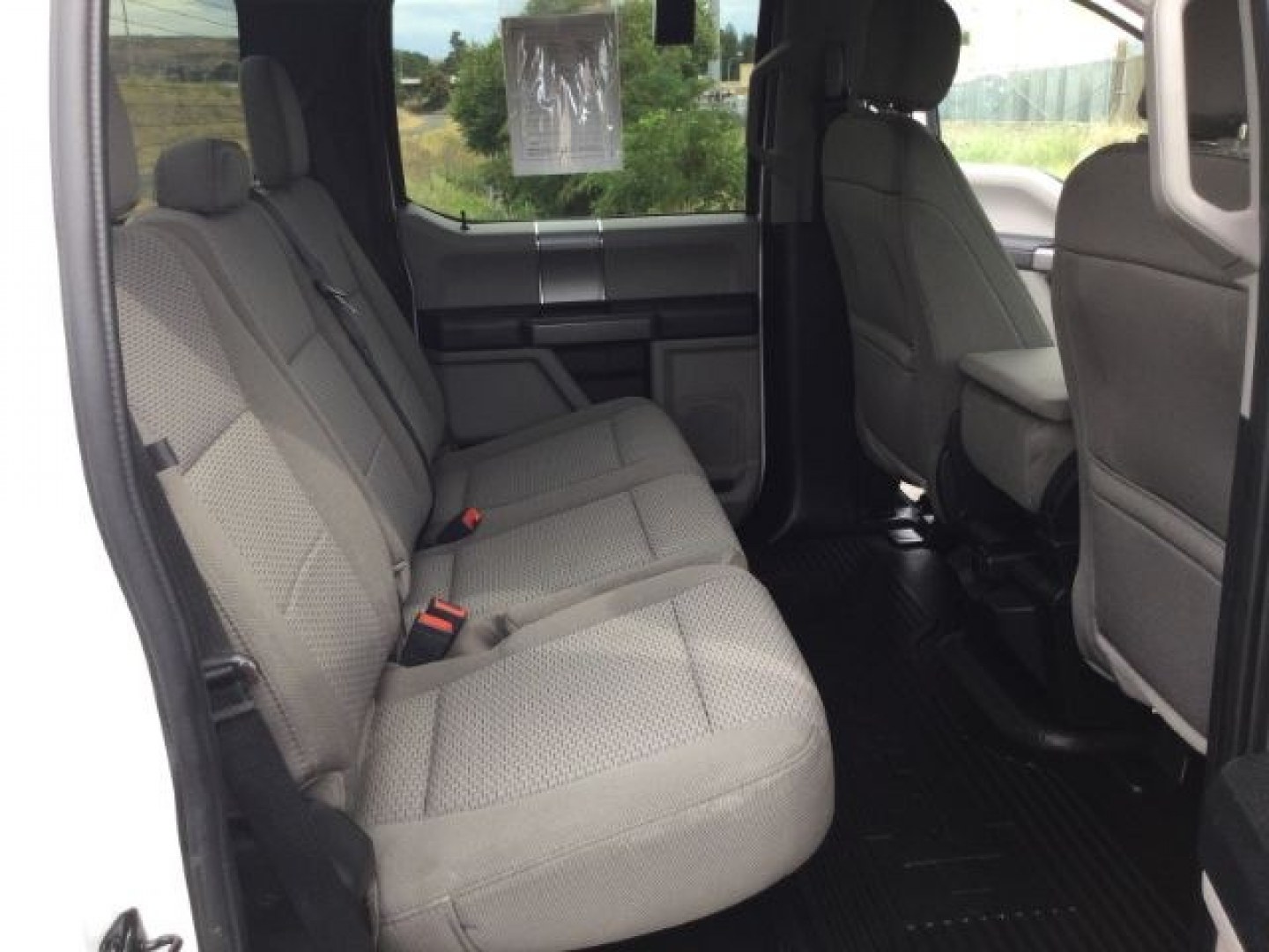 2020 Oxford White /Medium Earth Gray Ford F-350 XLT (1FT8W3B64LE) with an 6.2L V-8 variable valve control engine, 10 speed automatic transmission, located at 1801 Main Street, Lewiston, 83501, (208) 743-9371, 46.417065, -117.004799- Photo#15