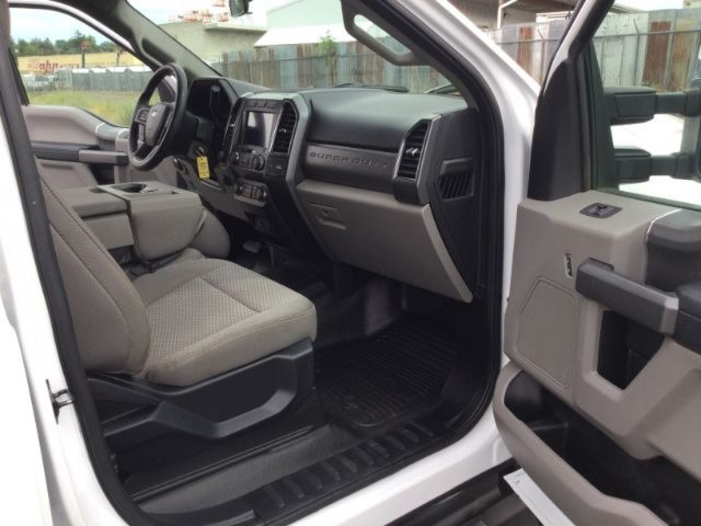 2020 Oxford White /Medium Earth Gray Ford F-350 XLT (1FT8W3B64LE) with an 6.2L V-8 variable valve control engine, 10 speed automatic transmission, located at 1801 Main Street, Lewiston, 83501, (208) 743-9371, 46.417065, -117.004799- Photo#17