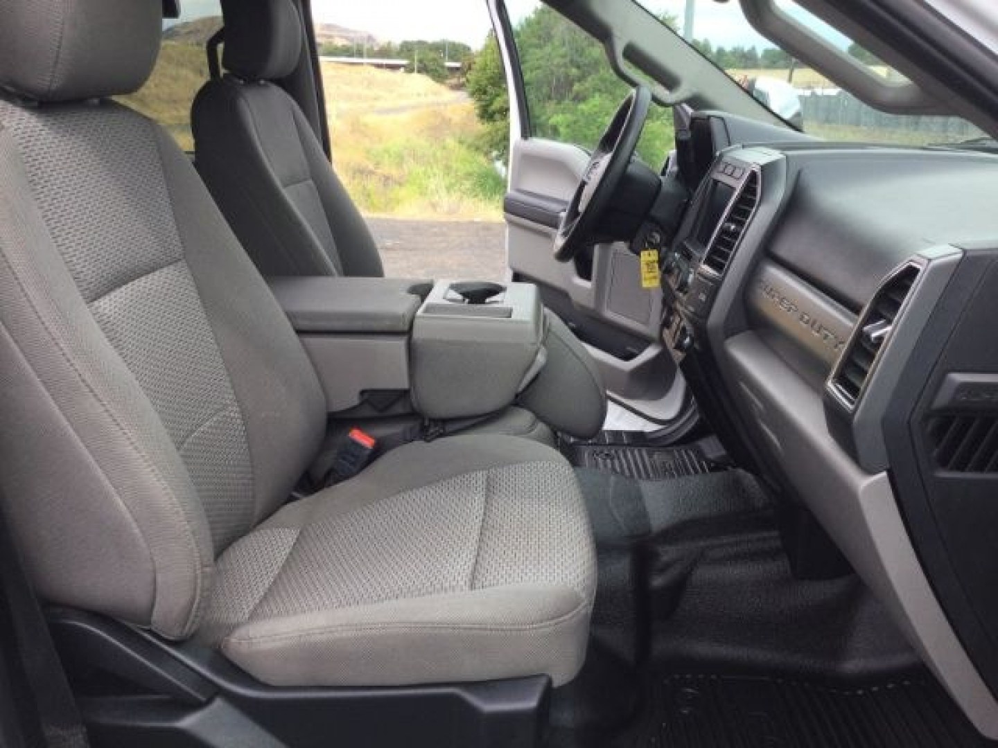 2020 Oxford White /Medium Earth Gray Ford F-350 XLT (1FT8W3B64LE) with an 6.2L V-8 variable valve control engine, 10 speed automatic transmission, located at 1801 Main Street, Lewiston, 83501, (208) 743-9371, 46.417065, -117.004799- Photo#18