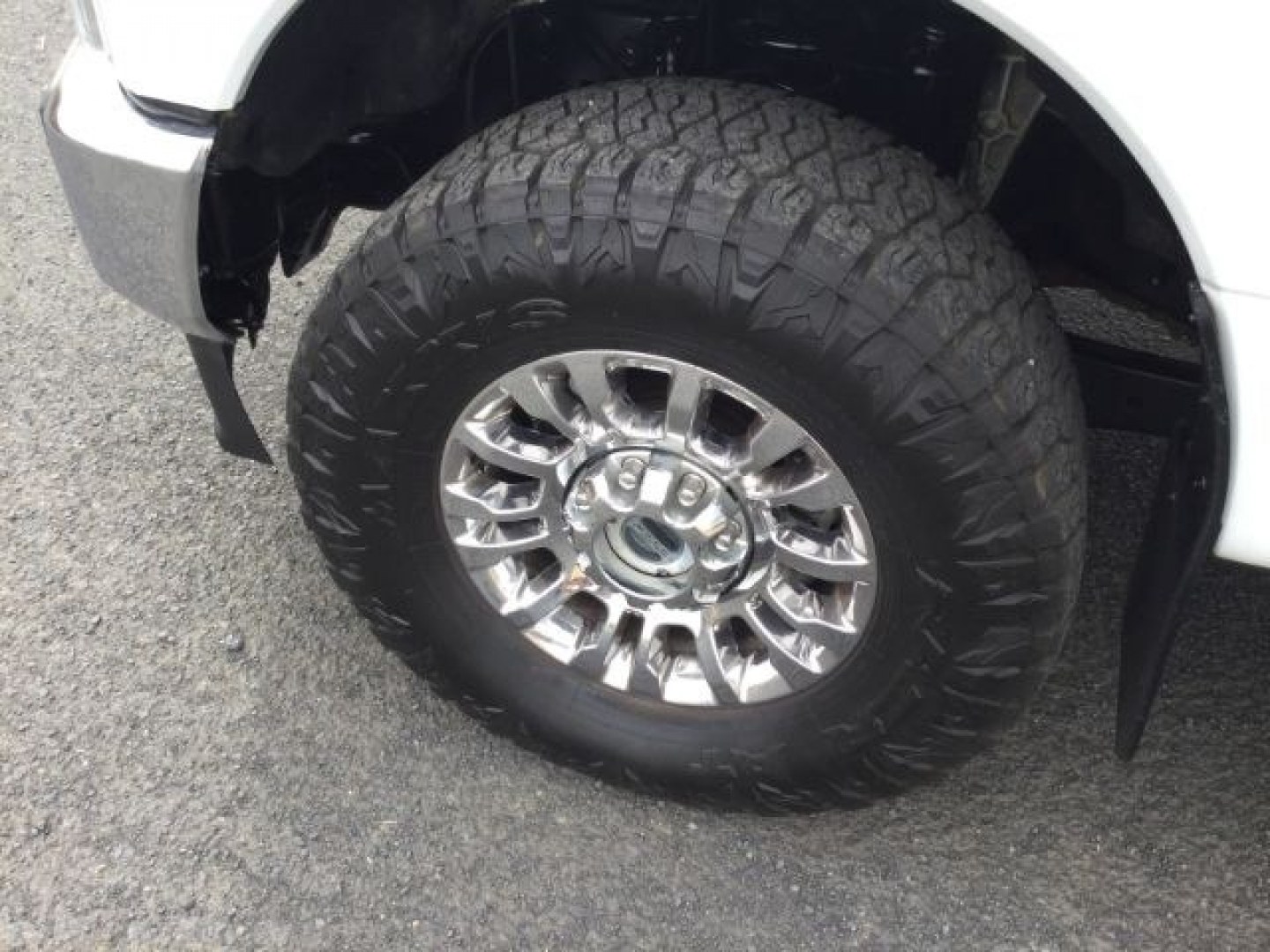 2020 Oxford White /Medium Earth Gray Ford F-350 XLT (1FT8W3B64LE) with an 6.2L V-8 variable valve control engine, 10 speed automatic transmission, located at 1801 Main Street, Lewiston, 83501, (208) 743-9371, 46.417065, -117.004799- Photo#22