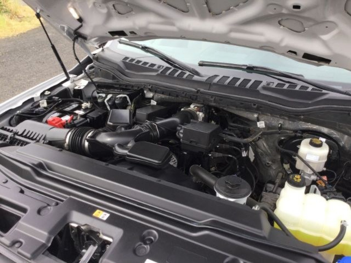 2020 Oxford White /Medium Earth Gray Ford F-350 XLT (1FT8W3B64LE) with an 6.2L V-8 variable valve control engine, 10 speed automatic transmission, located at 1801 Main Street, Lewiston, 83501, (208) 743-9371, 46.417065, -117.004799- Photo#23