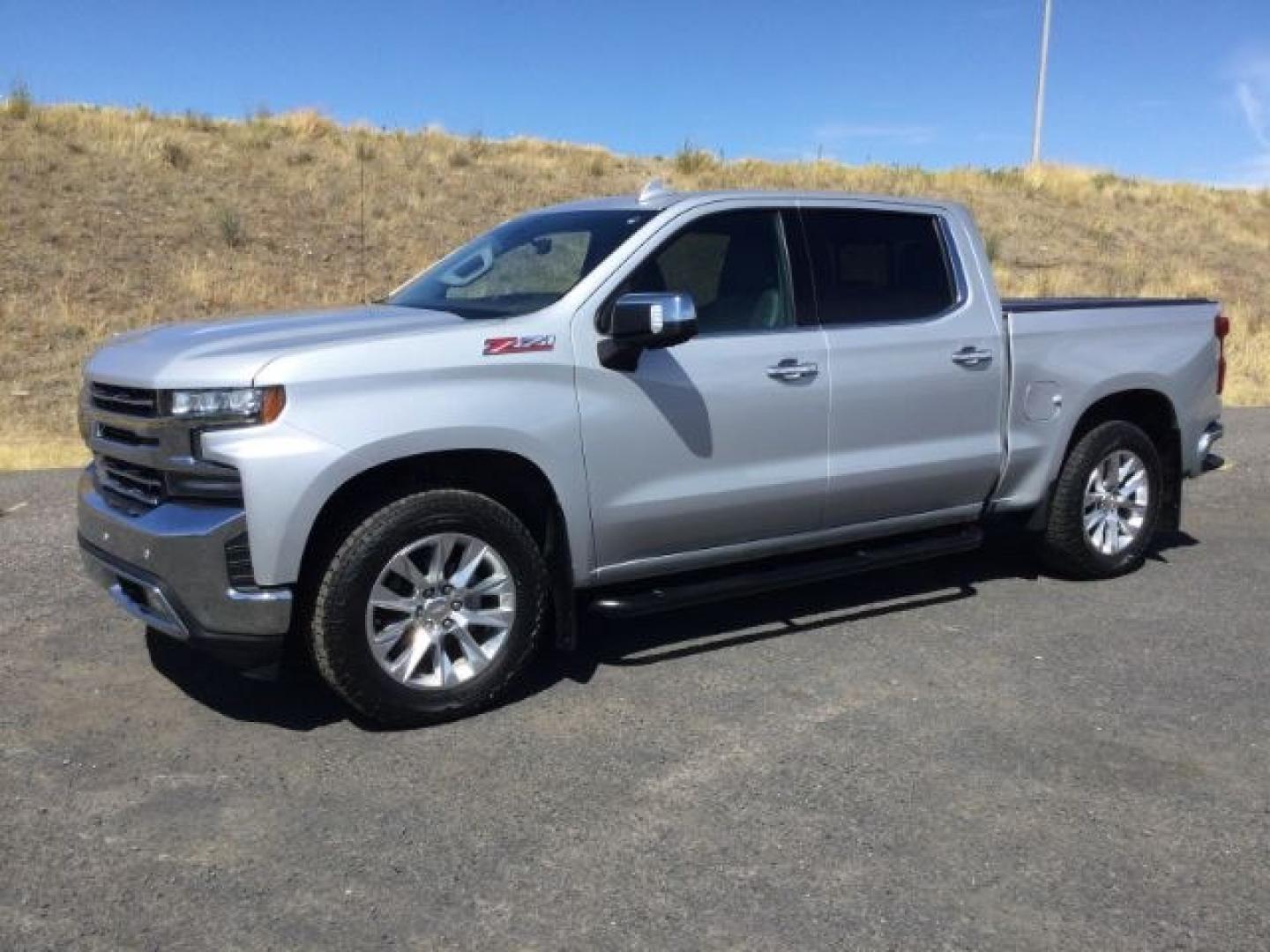 2020 Silver Ice Metallic /Jet Black Chevrolet Silverado 1500 LTZ (1GCUYGED0LZ) with an EcoTec3 5.3L V-8 gasoline direct injection engine, 8-Speed Automatic transmission, located at 1801 Main Street, Lewiston, 83501, (208) 743-9371, 46.417065, -117.004799- Photo#1