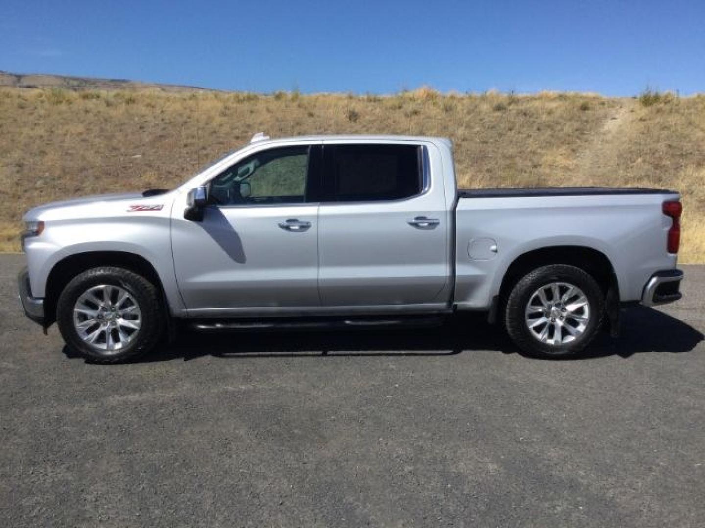 2020 Silver Ice Metallic /Jet Black Chevrolet Silverado 1500 LTZ (1GCUYGED0LZ) with an EcoTec3 5.3L V-8 gasoline direct injection engine, 8-Speed Automatic transmission, located at 1801 Main Street, Lewiston, 83501, (208) 743-9371, 46.417065, -117.004799- Photo#2
