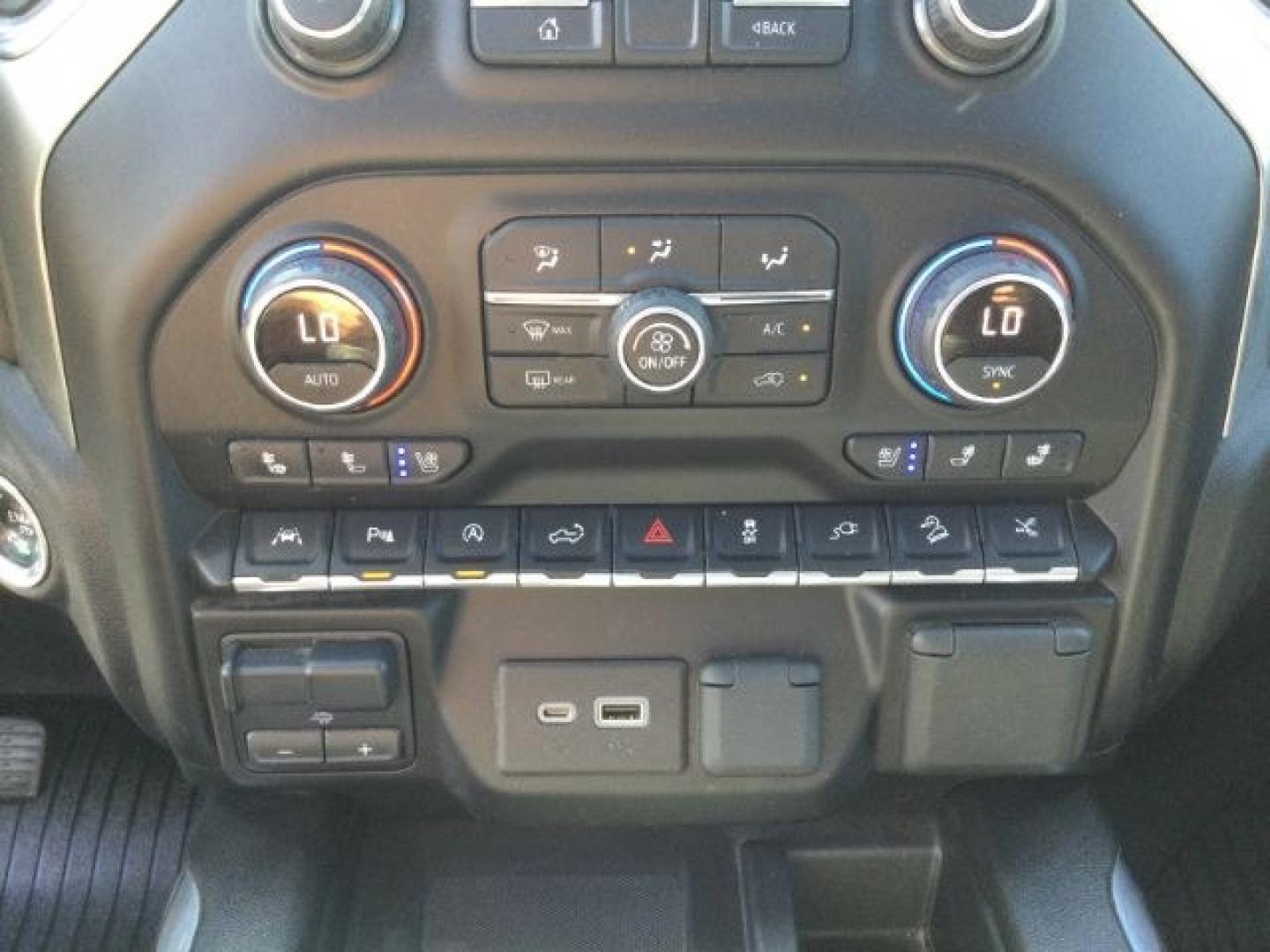2020 Silver Ice Metallic /Jet Black Chevrolet Silverado 1500 LTZ (1GCUYGED0LZ) with an EcoTec3 5.3L V-8 gasoline direct injection engine, 8-Speed Automatic transmission, located at 1801 Main Street, Lewiston, 83501, (208) 743-9371, 46.417065, -117.004799- Photo#6
