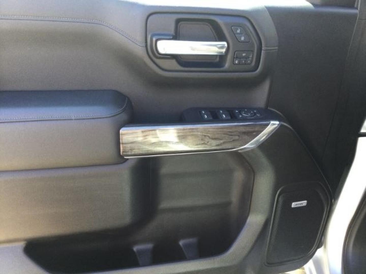 2020 Silver Ice Metallic /Jet Black Chevrolet Silverado 1500 LTZ (1GCUYGED0LZ) with an EcoTec3 5.3L V-8 gasoline direct injection engine, 8-Speed Automatic transmission, located at 1801 Main Street, Lewiston, 83501, (208) 743-9371, 46.417065, -117.004799- Photo#12