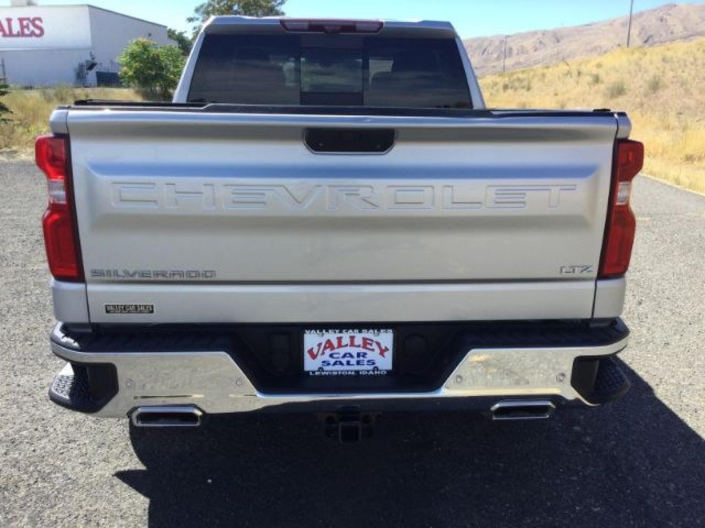 2020 Silver Ice Metallic /Jet Black Chevrolet Silverado 1500 LTZ (1GCUYGED0LZ) with an EcoTec3 5.3L V-8 gasoline direct injection engine, 8-Speed Automatic transmission, located at 1801 Main Street, Lewiston, 83501, (208) 743-9371, 46.417065, -117.004799- Photo#19