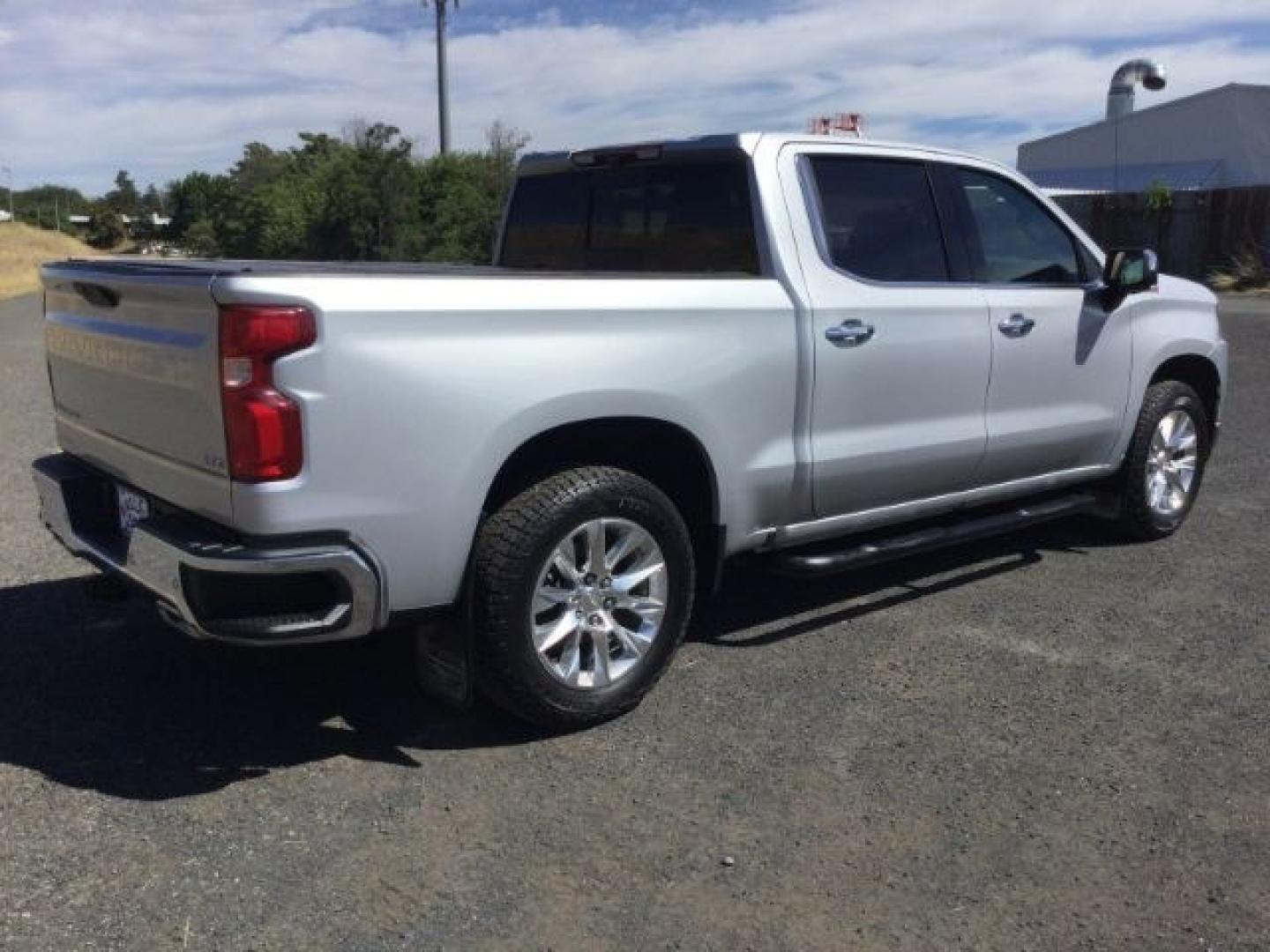 2020 Silver Ice Metallic /Jet Black Chevrolet Silverado 1500 LTZ (1GCUYGED0LZ) with an EcoTec3 5.3L V-8 gasoline direct injection engine, 8-Speed Automatic transmission, located at 1801 Main Street, Lewiston, 83501, (208) 743-9371, 46.417065, -117.004799- Photo#20