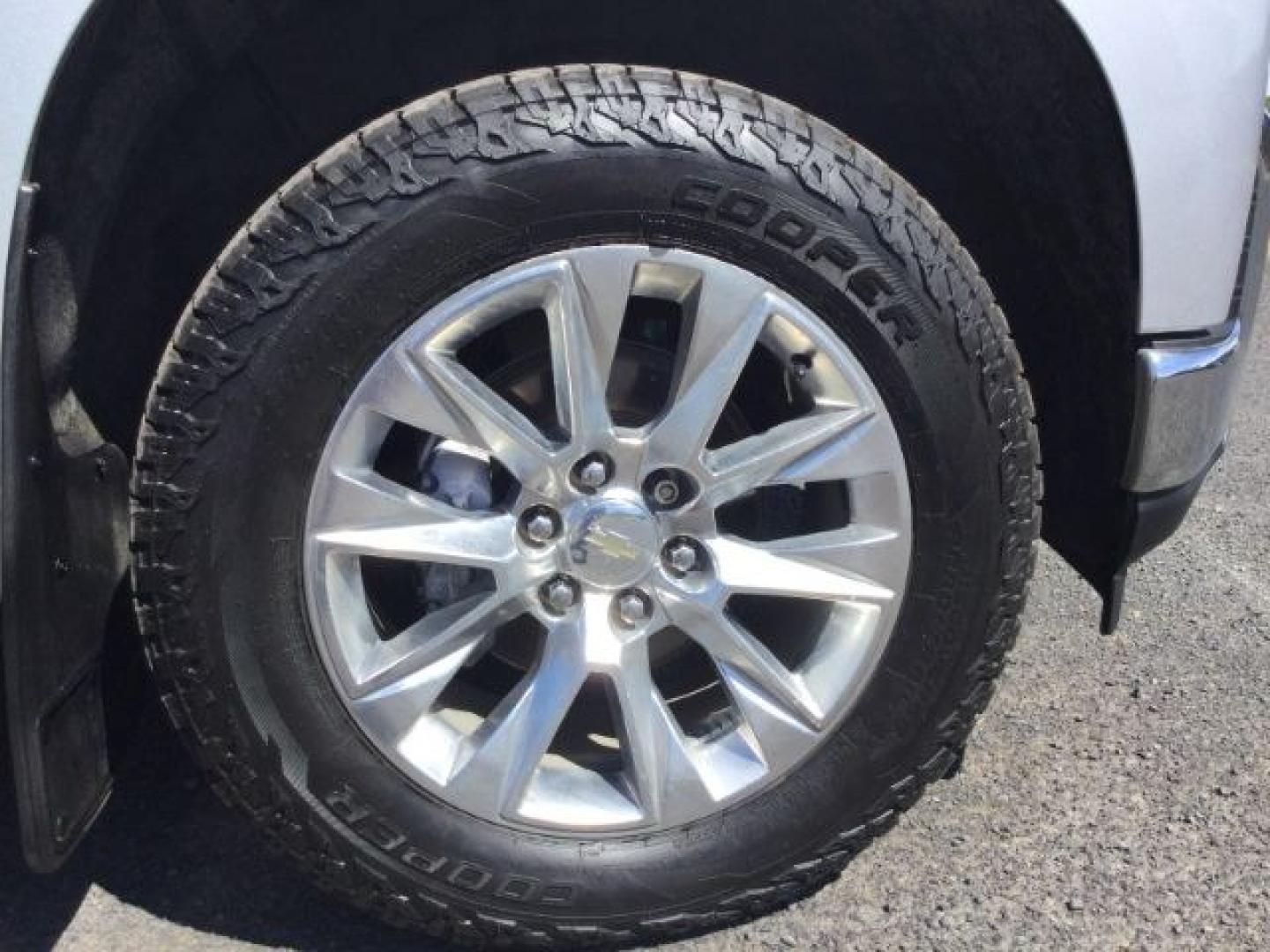 2020 Silver Ice Metallic /Jet Black Chevrolet Silverado 1500 LTZ (1GCUYGED0LZ) with an EcoTec3 5.3L V-8 gasoline direct injection engine, 8-Speed Automatic transmission, located at 1801 Main Street, Lewiston, 83501, (208) 743-9371, 46.417065, -117.004799- Photo#26