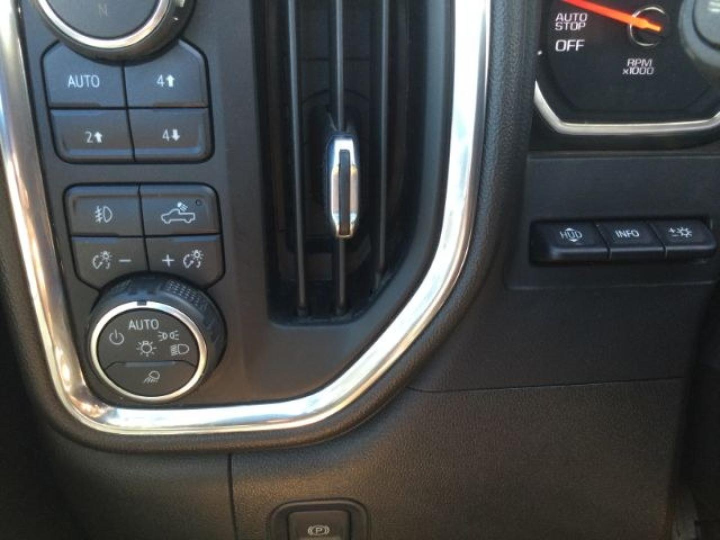 2020 Silver Ice Metallic /Jet Black Chevrolet Silverado 1500 LTZ (1GCUYGED0LZ) with an EcoTec3 5.3L V-8 gasoline direct injection engine, 8-Speed Automatic transmission, located at 1801 Main Street, Lewiston, 83501, (208) 743-9371, 46.417065, -117.004799- Photo#27
