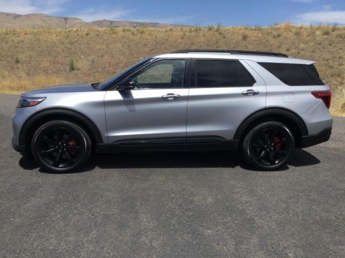 2022 Iconic Silver Metallic /Ebony Ford Explorer ST AWD (1FM5K8GC2NG) with an 3.0L V6 DOHC 24V engine, 10-Speed Automatic transmission, located at 1801 Main Street, Lewiston, 83501, (208) 743-9371, 46.417065, -117.004799- Photo#2