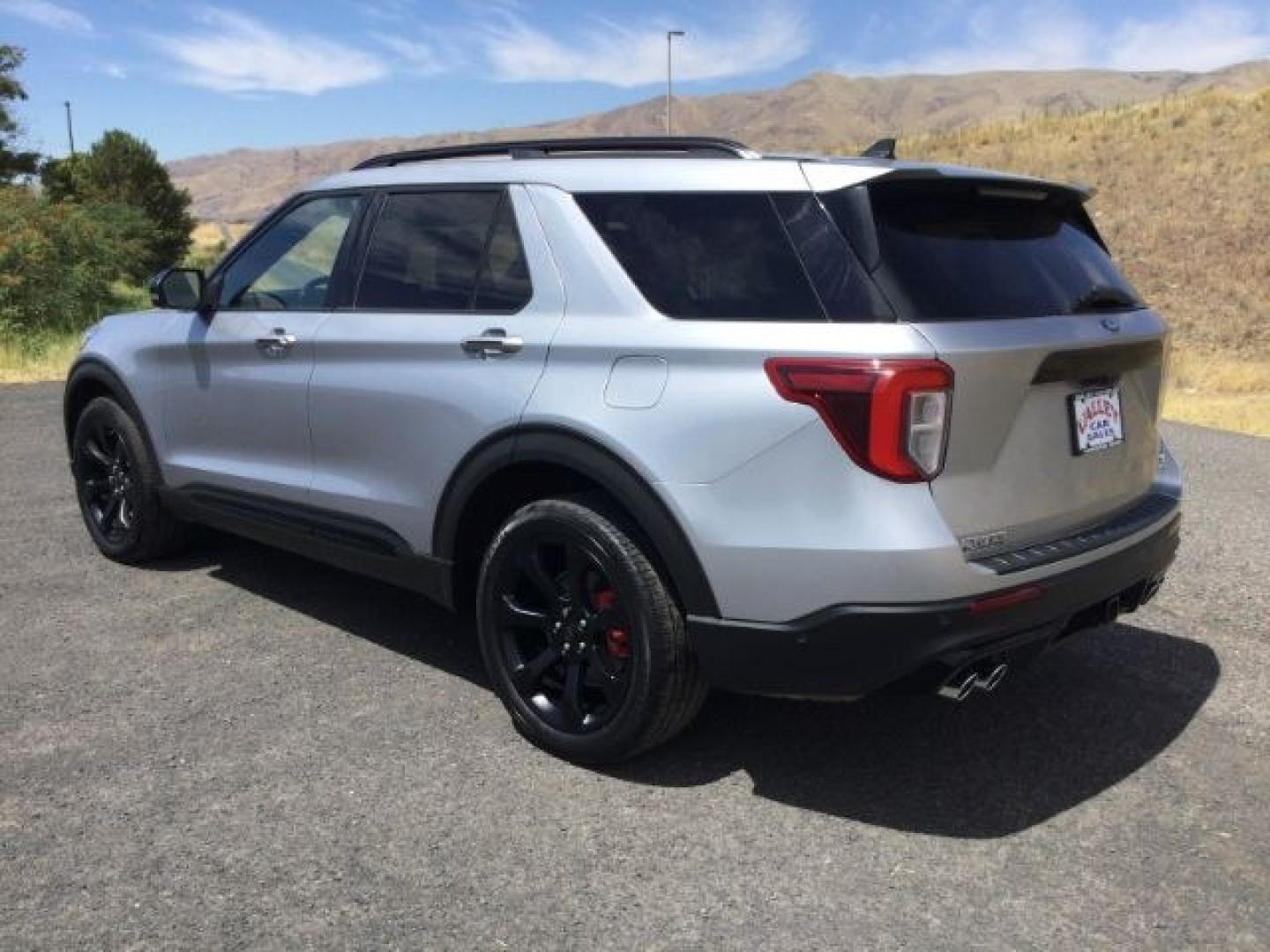 2022 Iconic Silver Metallic /Ebony Ford Explorer ST AWD (1FM5K8GC2NG) with an 3.0L V6 DOHC 24V engine, 10-Speed Automatic transmission, located at 1801 Main Street, Lewiston, 83501, (208) 743-9371, 46.417065, -117.004799- Photo#9