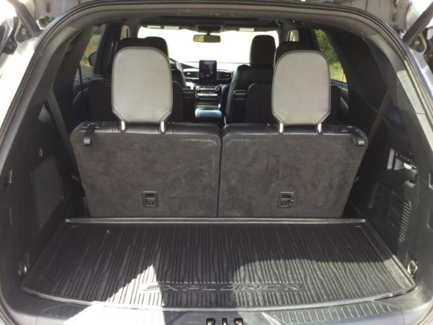 2022 Iconic Silver Metallic /Ebony Ford Explorer ST AWD (1FM5K8GC2NG) with an 3.0L V6 DOHC 24V engine, 10-Speed Automatic transmission, located at 1801 Main Street, Lewiston, 83501, (208) 743-9371, 46.417065, -117.004799- Photo#10