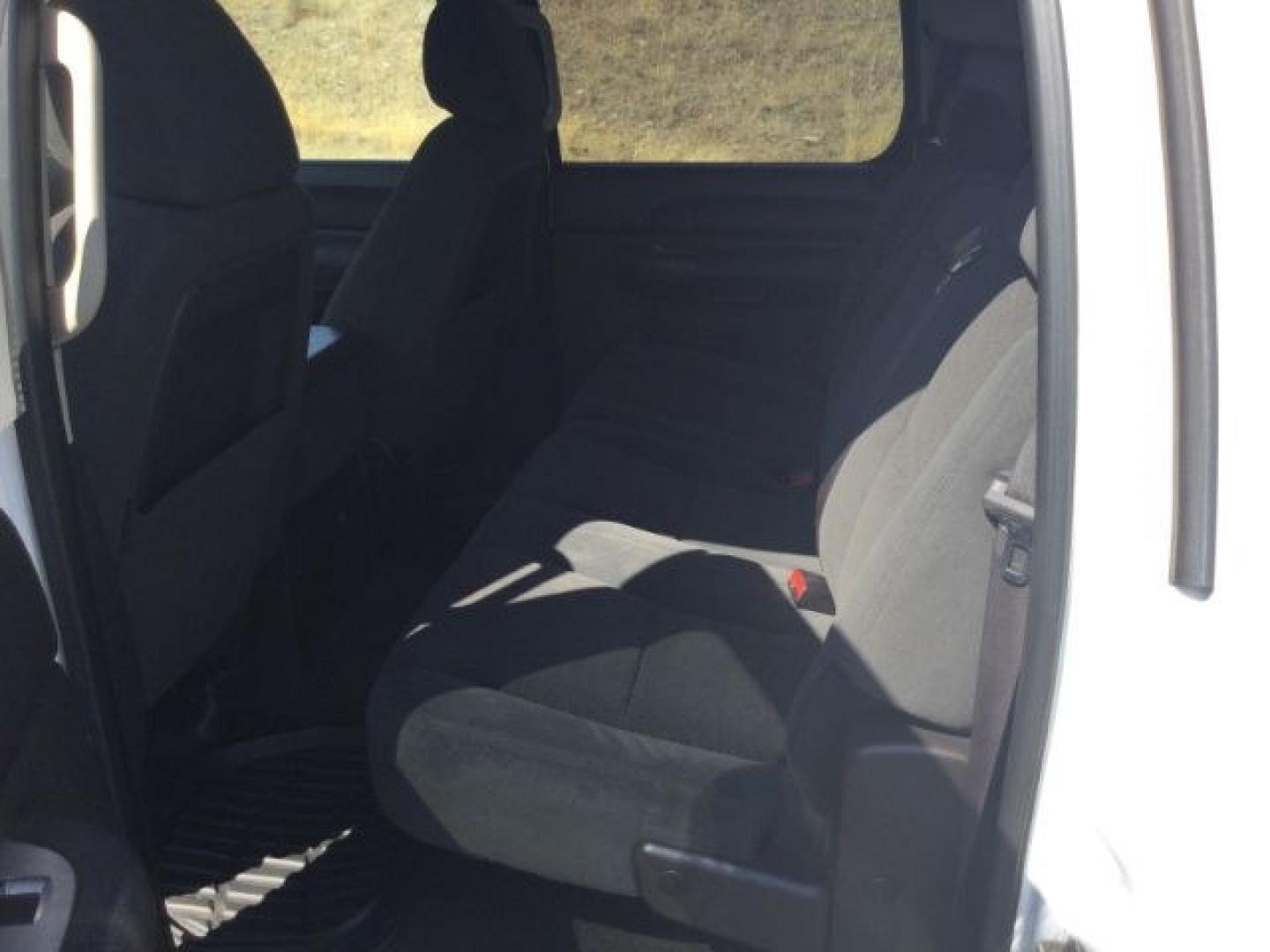 2008 Summit White /Black Cloth Chevrolet Silverado 1500 LT1 Crew Cab 4WD (2GCEK133981) with an 5.3L V8 OHV 16V FFV engine, 4-Speed Automatic transmission, located at 1801 Main Street, Lewiston, 83501, (208) 743-9371, 46.417065, -117.004799- Photo#10