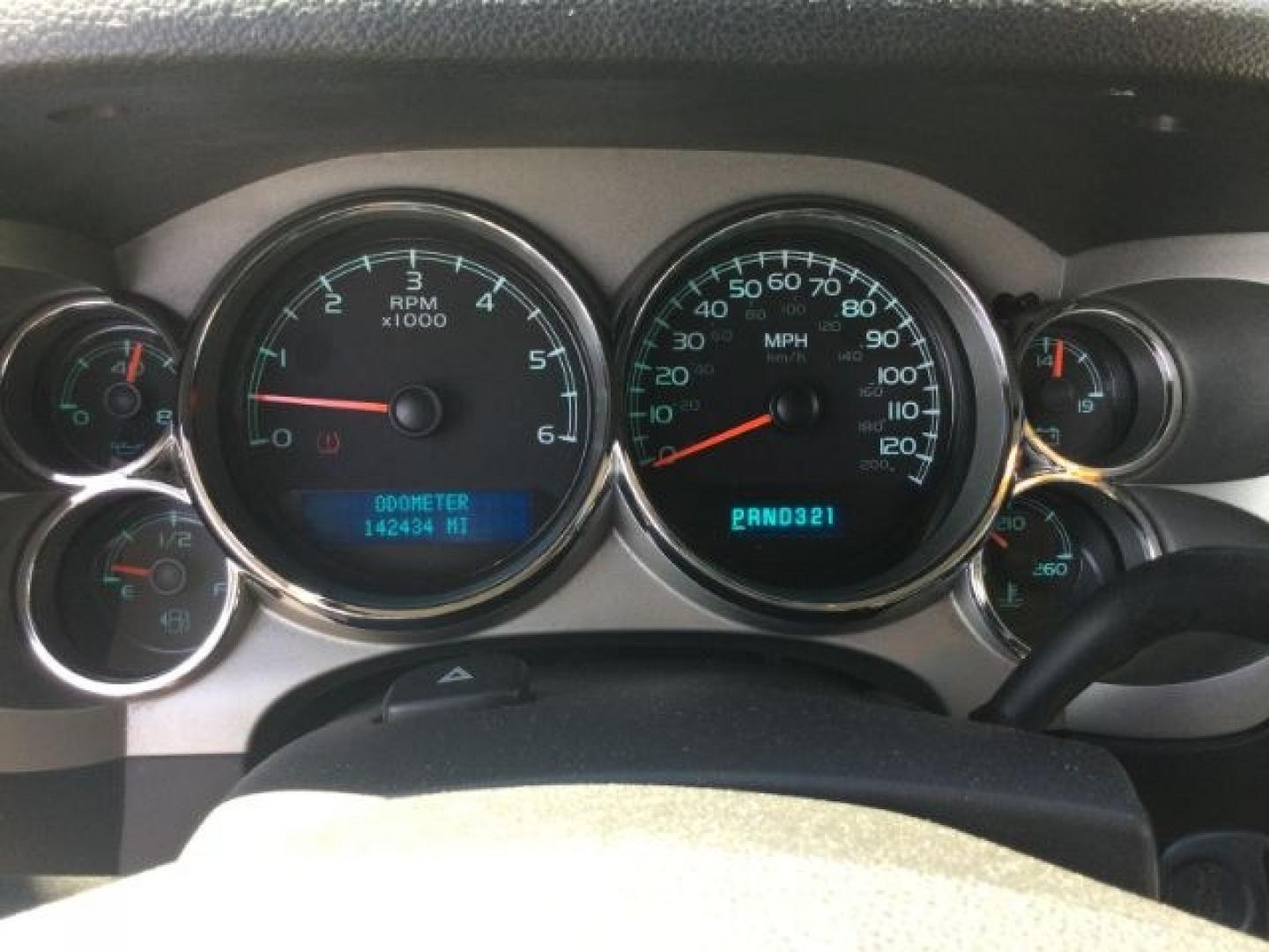 2008 Summit White /Black Cloth Chevrolet Silverado 1500 LT1 Crew Cab 4WD (2GCEK133981) with an 5.3L V8 OHV 16V FFV engine, 4-Speed Automatic transmission, located at 1801 Main Street, Lewiston, 83501, (208) 743-9371, 46.417065, -117.004799- Photo#11