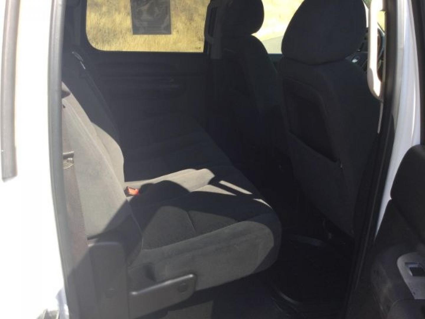2008 Summit White /Black Cloth Chevrolet Silverado 1500 LT1 Crew Cab 4WD (2GCEK133981) with an 5.3L V8 OHV 16V FFV engine, 4-Speed Automatic transmission, located at 1801 Main Street, Lewiston, 83501, (208) 743-9371, 46.417065, -117.004799- Photo#15