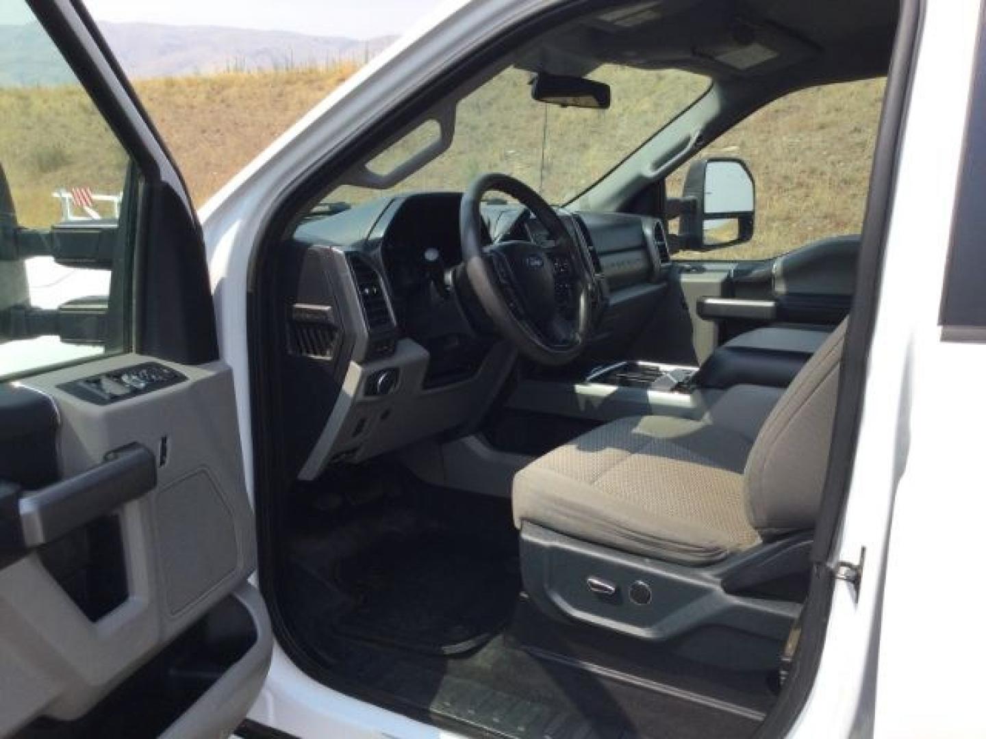 2019 Oxford White /Medium Earth Gray Ford F-350 XLT (1FT8W3BT7KE) with an Powerstroke 6.7L V-8 diesel direct injection engine, 6-Speed Automatic transmission, located at 1801 Main Street, Lewiston, 83501, (208) 743-9371, 46.417065, -117.004799- Photo#3