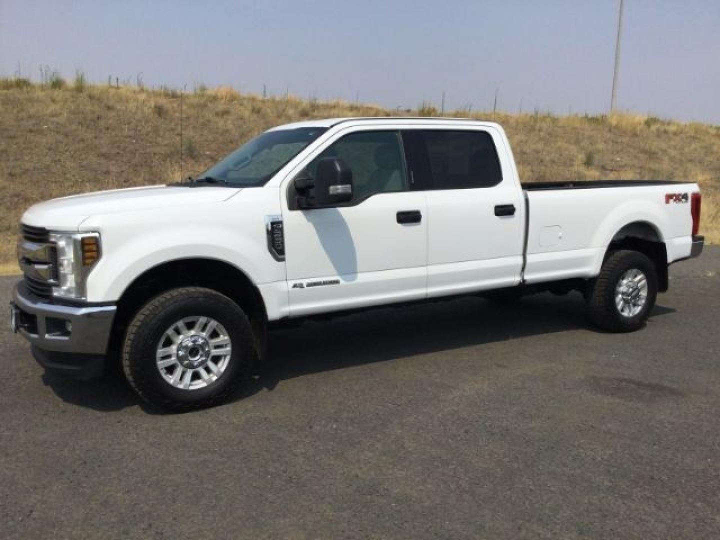 2019 Oxford White /Medium Earth Gray Ford F-350 XLT (1FT8W3BT7KE) with an Powerstroke 6.7L V-8 diesel direct injection engine, 6-Speed Automatic transmission, located at 1801 Main Street, Lewiston, 83501, (208) 743-9371, 46.417065, -117.004799- Photo#7