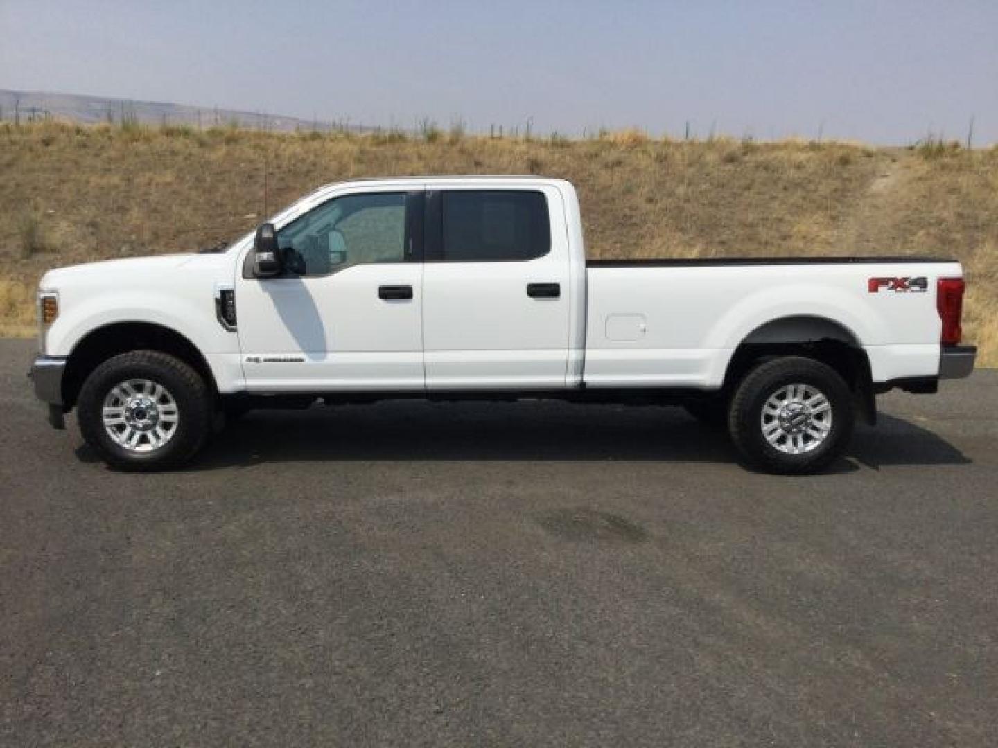 2019 Oxford White /Medium Earth Gray Ford F-350 XLT (1FT8W3BT7KE) with an Powerstroke 6.7L V-8 diesel direct injection engine, 6-Speed Automatic transmission, located at 1801 Main Street, Lewiston, 83501, (208) 743-9371, 46.417065, -117.004799- Photo#8