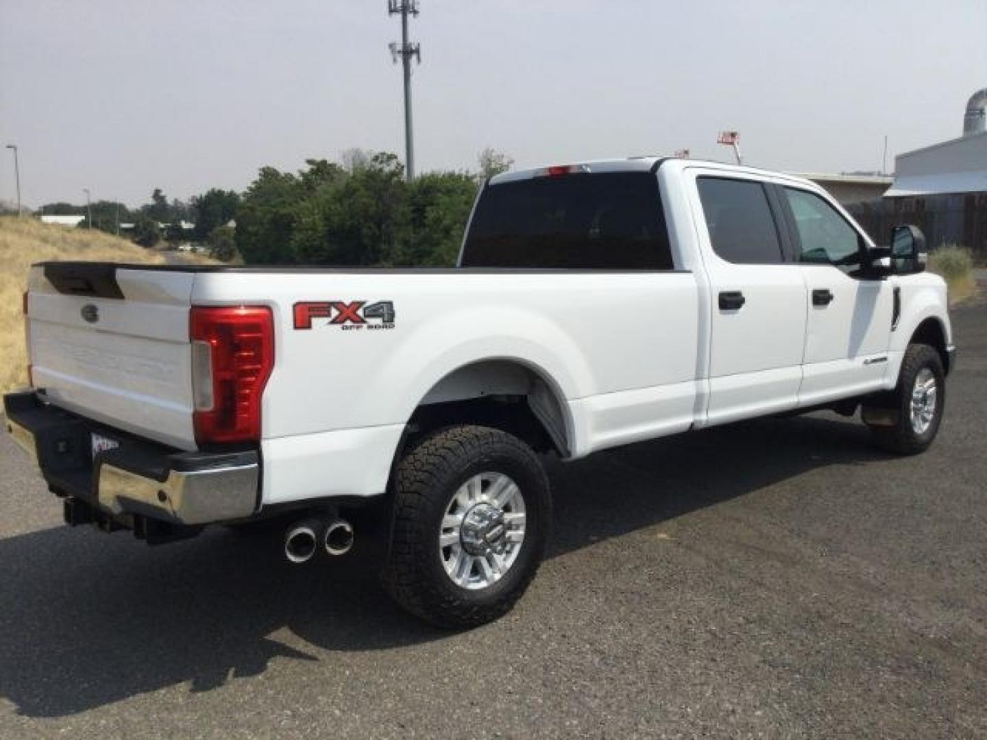 2019 Oxford White /Medium Earth Gray Ford F-350 XLT (1FT8W3BT7KE) with an Powerstroke 6.7L V-8 diesel direct injection engine, 6-Speed Automatic transmission, located at 1801 Main Street, Lewiston, 83501, (208) 743-9371, 46.417065, -117.004799- Photo#18