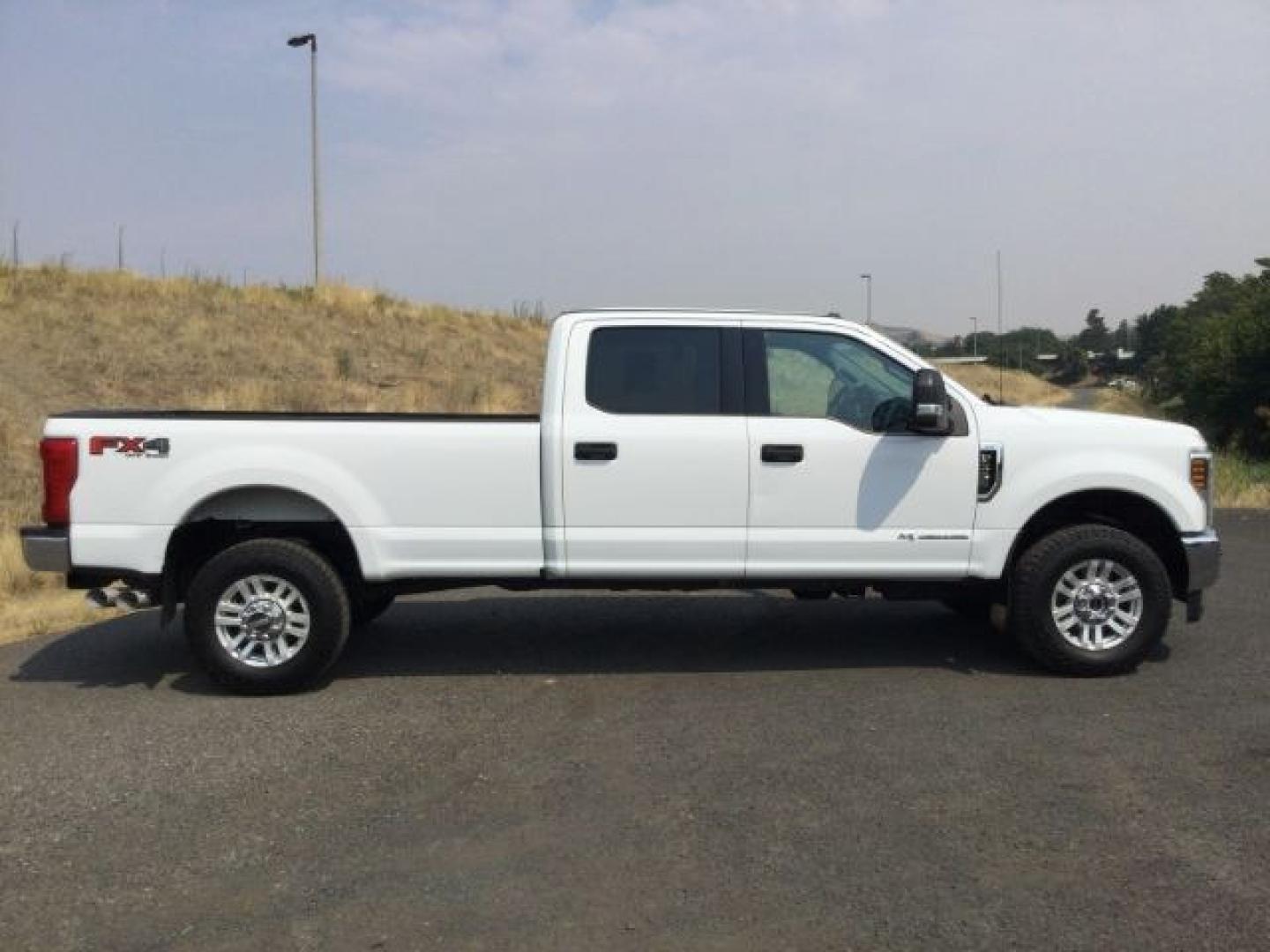 2019 Oxford White /Medium Earth Gray Ford F-350 XLT (1FT8W3BT7KE) with an Powerstroke 6.7L V-8 diesel direct injection engine, 6-Speed Automatic transmission, located at 1801 Main Street, Lewiston, 83501, (208) 743-9371, 46.417065, -117.004799- Photo#19