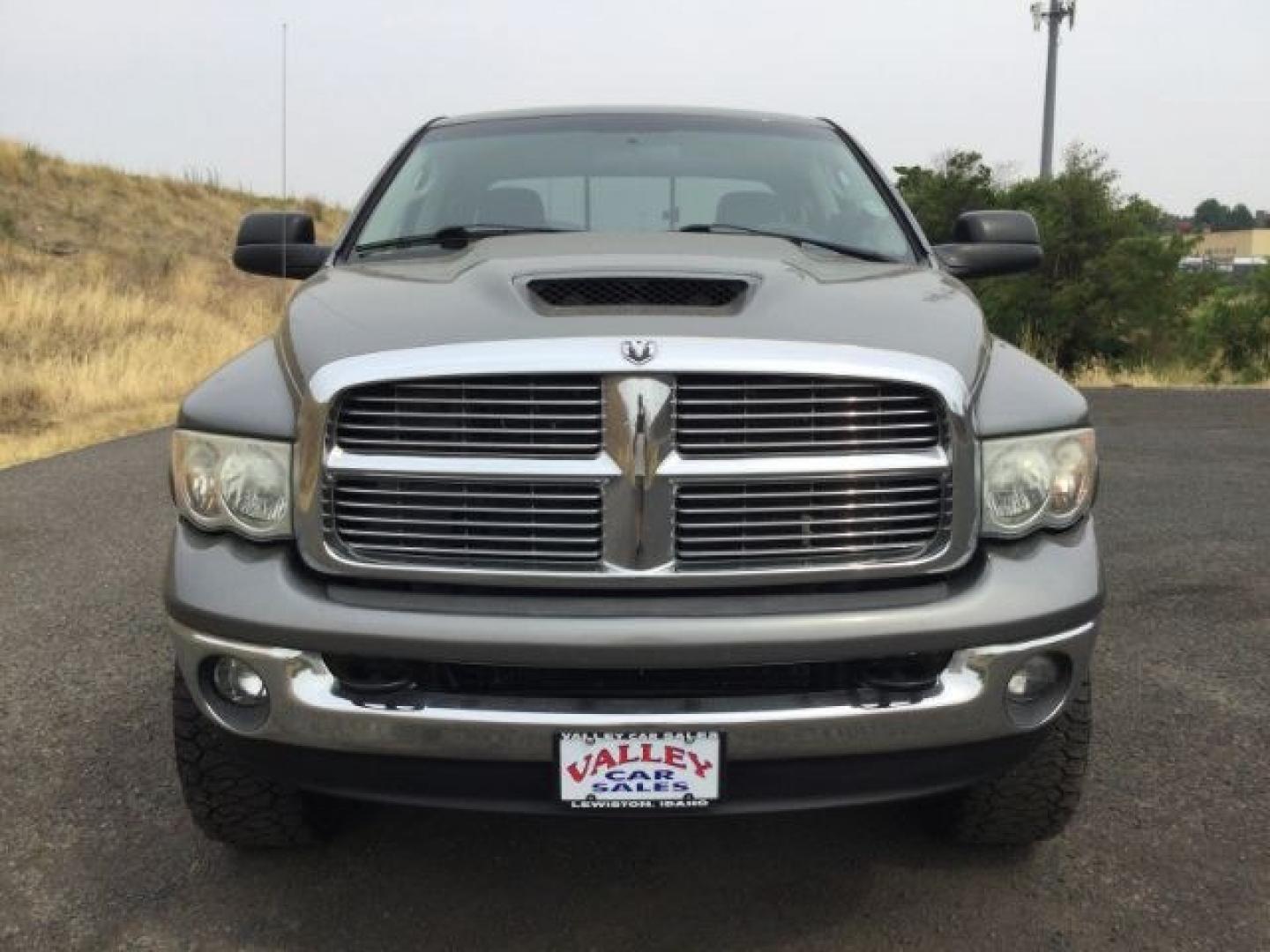 2005 Mineral Gray Metallic Clearcoat /Dark Slate Gray Dodge Ram 2500 SLT Quad Cab (3D7KS28C25G) with an Cummins 5.9L I-6 diesel direct injection engine, 4 speed automatic transmission, located at 1801 Main Street, Lewiston, 83501, (208) 743-9371, 46.417065, -117.004799- Photo#1