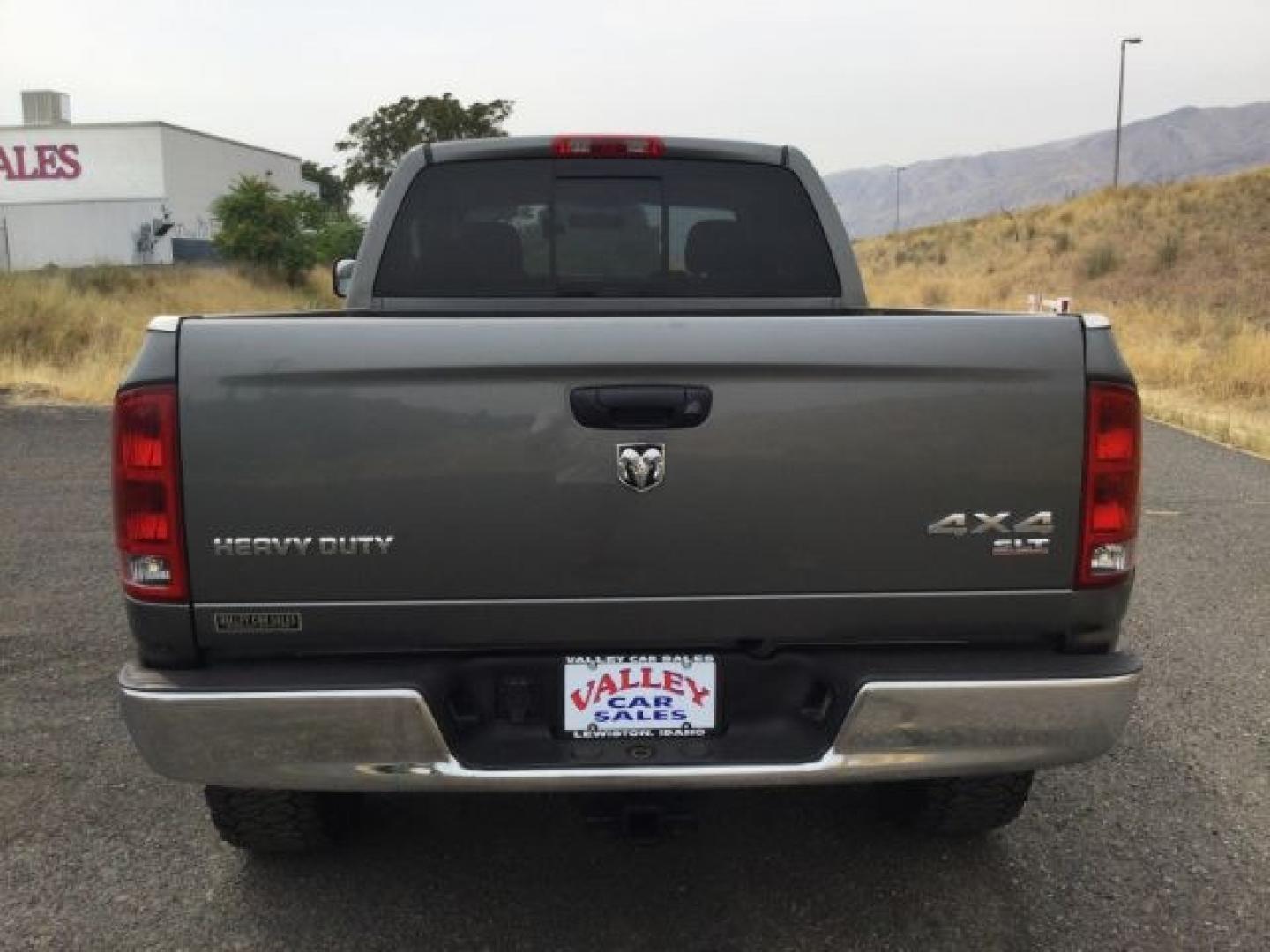 2005 Mineral Gray Metallic Clearcoat /Dark Slate Gray Dodge Ram 2500 SLT Quad Cab (3D7KS28C25G) with an Cummins 5.9L I-6 diesel direct injection engine, 4 speed automatic transmission, located at 1801 Main Street, Lewiston, 83501, (208) 743-9371, 46.417065, -117.004799- Photo#8