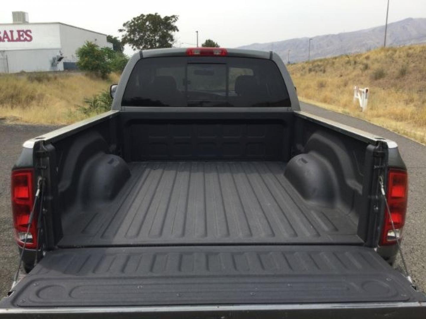 2005 Mineral Gray Metallic Clearcoat /Dark Slate Gray Dodge Ram 2500 SLT Quad Cab (3D7KS28C25G) with an Cummins 5.9L I-6 diesel direct injection engine, 4 speed automatic transmission, located at 1801 Main Street, Lewiston, 83501, (208) 743-9371, 46.417065, -117.004799- Photo#9