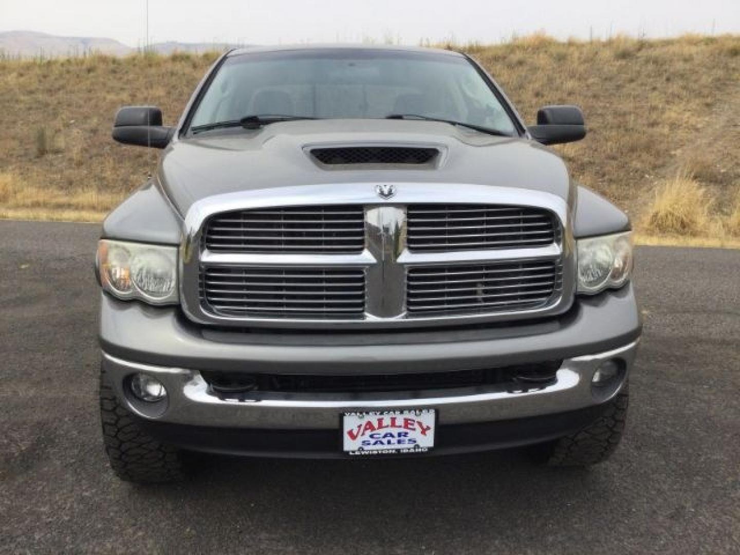 2005 Mineral Gray Metallic Clearcoat /Dark Slate Gray Dodge Ram 2500 SLT Quad Cab (3D7KS28C25G) with an Cummins 5.9L I-6 diesel direct injection engine, 4 speed automatic transmission, located at 1801 Main Street, Lewiston, 83501, (208) 743-9371, 46.417065, -117.004799- Photo#18