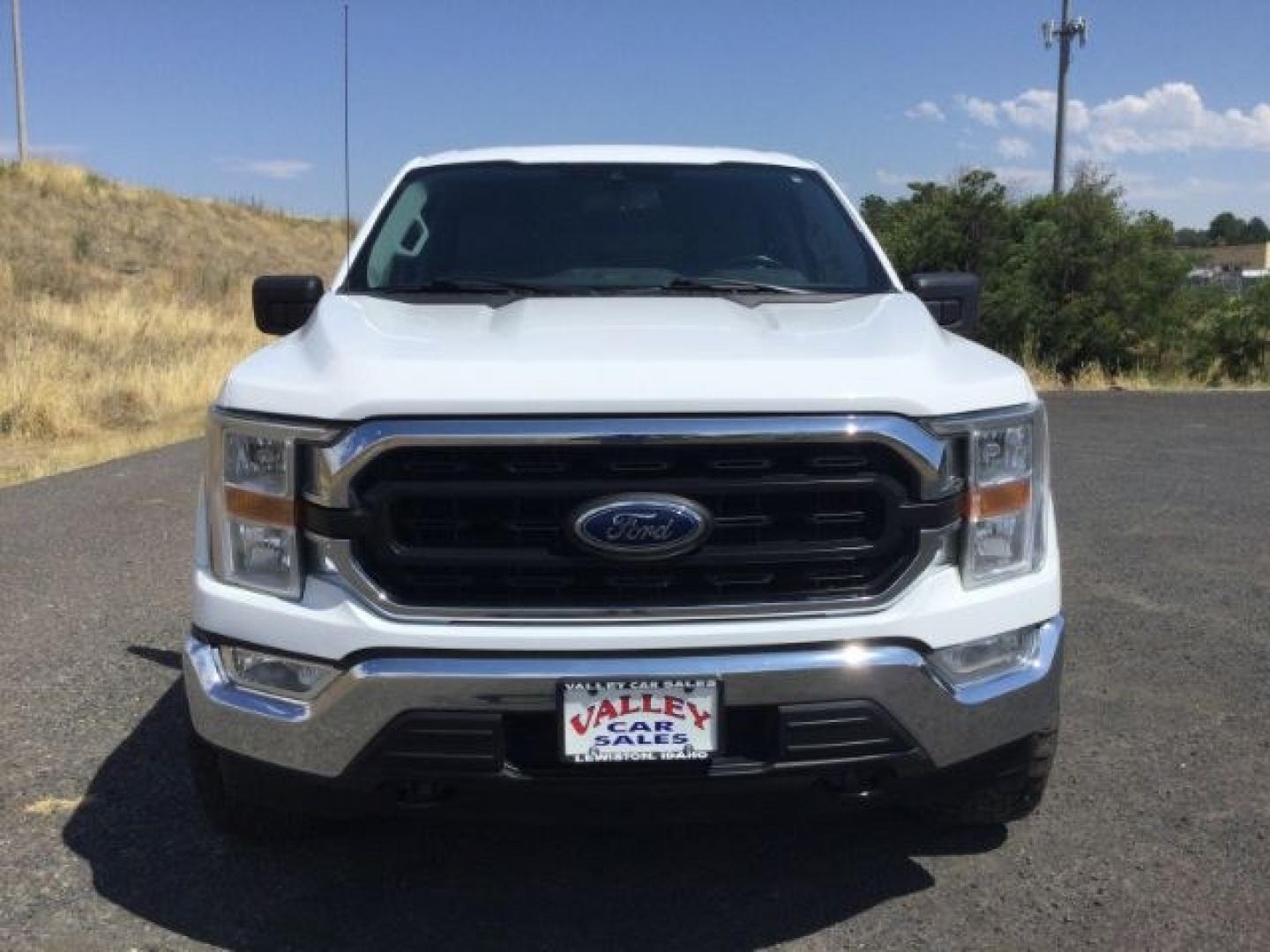 2021 Oxford White /Black/Medium Dark Slate Ford F-150 XLT (1FTFW1E8XMF) with an EcoBoost 3.5L V-6 port/direct injection engine, 10 speed automatic transmission, located at 1801 Main Street, Lewiston, 83501, (208) 743-9371, 46.417065, -117.004799- Photo#7