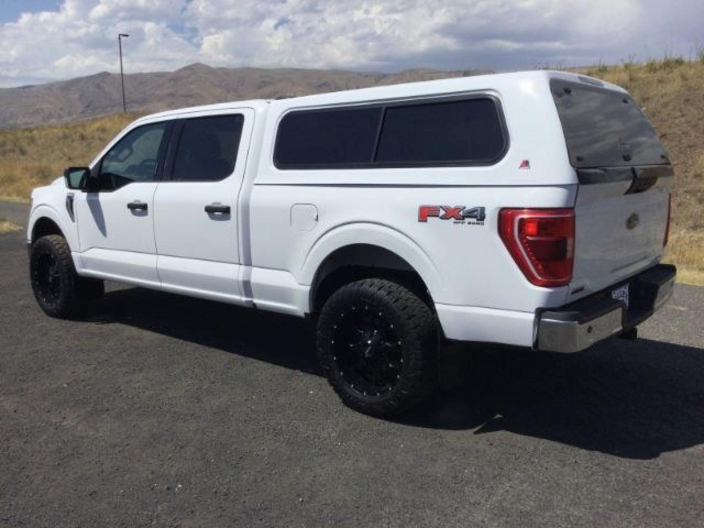 2021 Oxford White /Black/Medium Dark Slate Ford F-150 XLT (1FTFW1E8XMF) with an EcoBoost 3.5L V-6 port/direct injection engine, 10 speed automatic transmission, located at 1801 Main Street, Lewiston, 83501, (208) 743-9371, 46.417065, -117.004799- Photo#8
