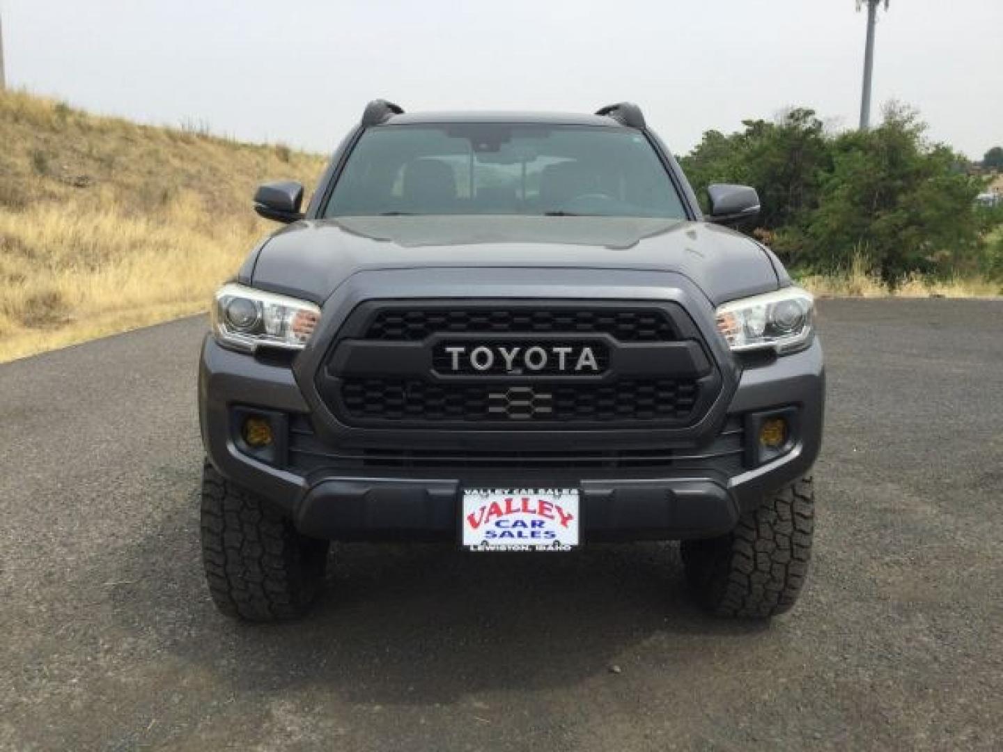 2018 Magnetic Gray Metallic Toyota Tacoma TRD Off Road (3TMCZ5AN5JM) with an 3.5L V-6 port/direct injection engine, located at 1801 Main Street, Lewiston, 83501, (208) 743-9371, 46.417065, -117.004799- Photo#2